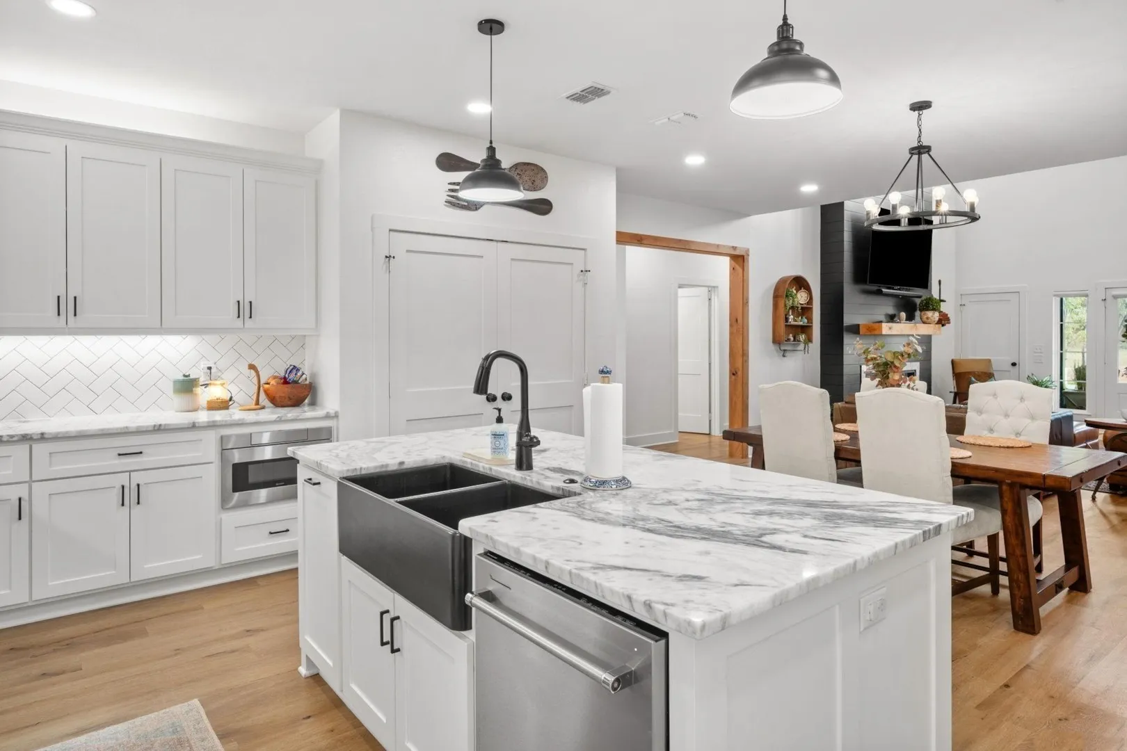 Single Family Residence For Sale in Smith County , 13127 S County Road 246, Arp, Texas 75750, 3 Bedroom, 3 Bathroom, 4 Garage spaces, 2,487 Sqft, built in 2023, mls#21404207, Real Estate Agent in Arp, Homes For Sale in Smith county, Homes For Sale in Arp, Realtor in Arp Texas, Real Estate Brokerage Independent Realty Texas, Luminita Cordes Realtor