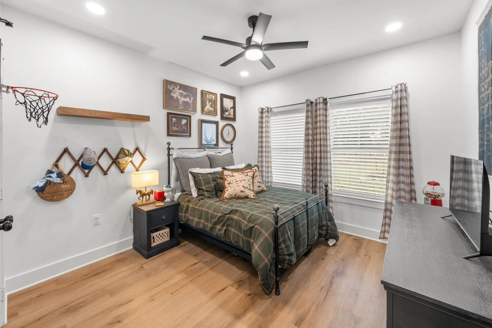 Single Family Residence For Sale in Smith County , 13127 S County Road 246, Arp, Texas 75750, 3 Bedroom, 3 Bathroom, 4 Garage spaces, 2,487 Sqft, built in 2023, mls#21404207, Real Estate Agent in Arp, Homes For Sale in Smith county, Homes For Sale in Arp, Realtor in Arp Texas, Real Estate Brokerage Independent Realty Texas, Luminita Cordes Realtor
