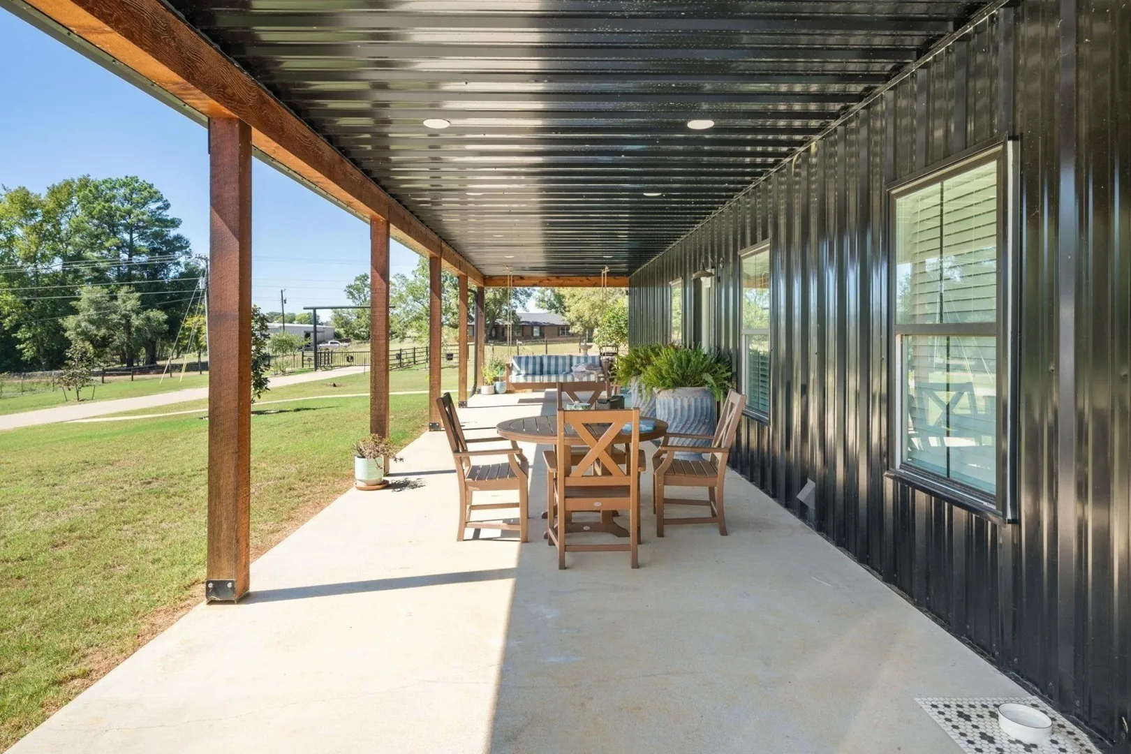 Single Family Residence For Sale in Smith County , 13127 S County Road 246, Arp, Texas 75750, 3 Bedroom, 3 Bathroom, 4 Garage spaces, 2,487 Sqft, built in 2023, mls#21404207, Real Estate Agent in Arp, Homes For Sale in Smith county, Homes For Sale in Arp, Realtor in Arp Texas, Real Estate Brokerage Independent Realty Texas, Luminita Cordes Realtor