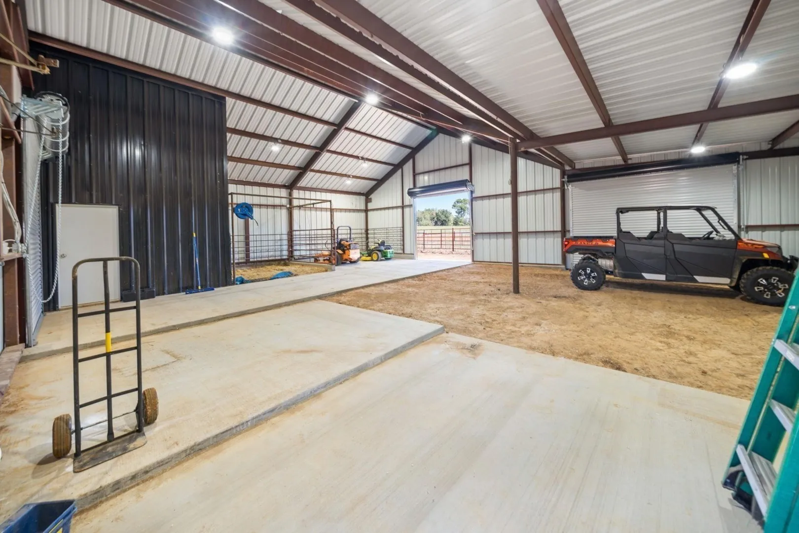 Single Family Residence For Sale in Smith County , 13127 S County Road 246, Arp, Texas 75750, 3 Bedroom, 3 Bathroom, 4 Garage spaces, 2,487 Sqft, built in 2023, mls#21404207, Real Estate Agent in Arp, Homes For Sale in Smith county, Homes For Sale in Arp, Realtor in Arp Texas, Real Estate Brokerage Independent Realty Texas, Luminita Cordes Realtor