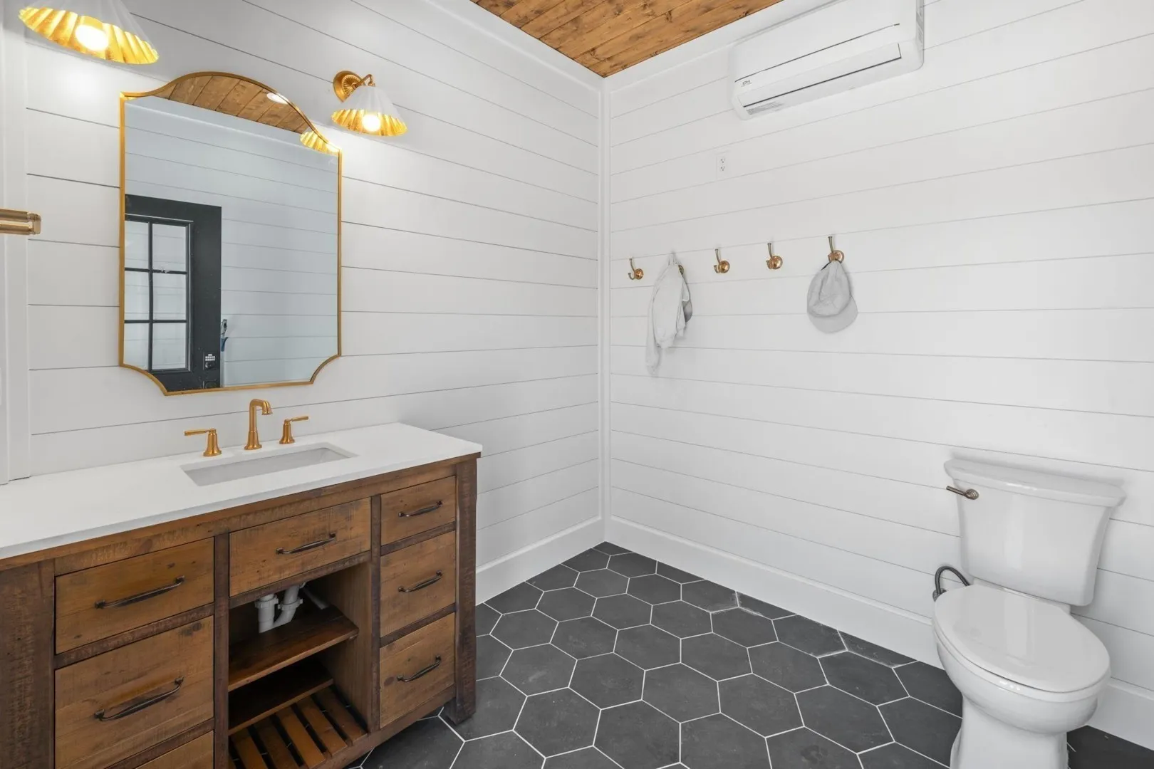 Single Family Residence For Sale in Smith County , 13127 S County Road 246, Arp, Texas 75750, 3 Bedroom, 3 Bathroom, 4 Garage spaces, 2,487 Sqft, built in 2023, mls#21404207, Real Estate Agent in Arp, Homes For Sale in Smith county, Homes For Sale in Arp, Realtor in Arp Texas, Real Estate Brokerage Independent Realty Texas, Luminita Cordes Realtor