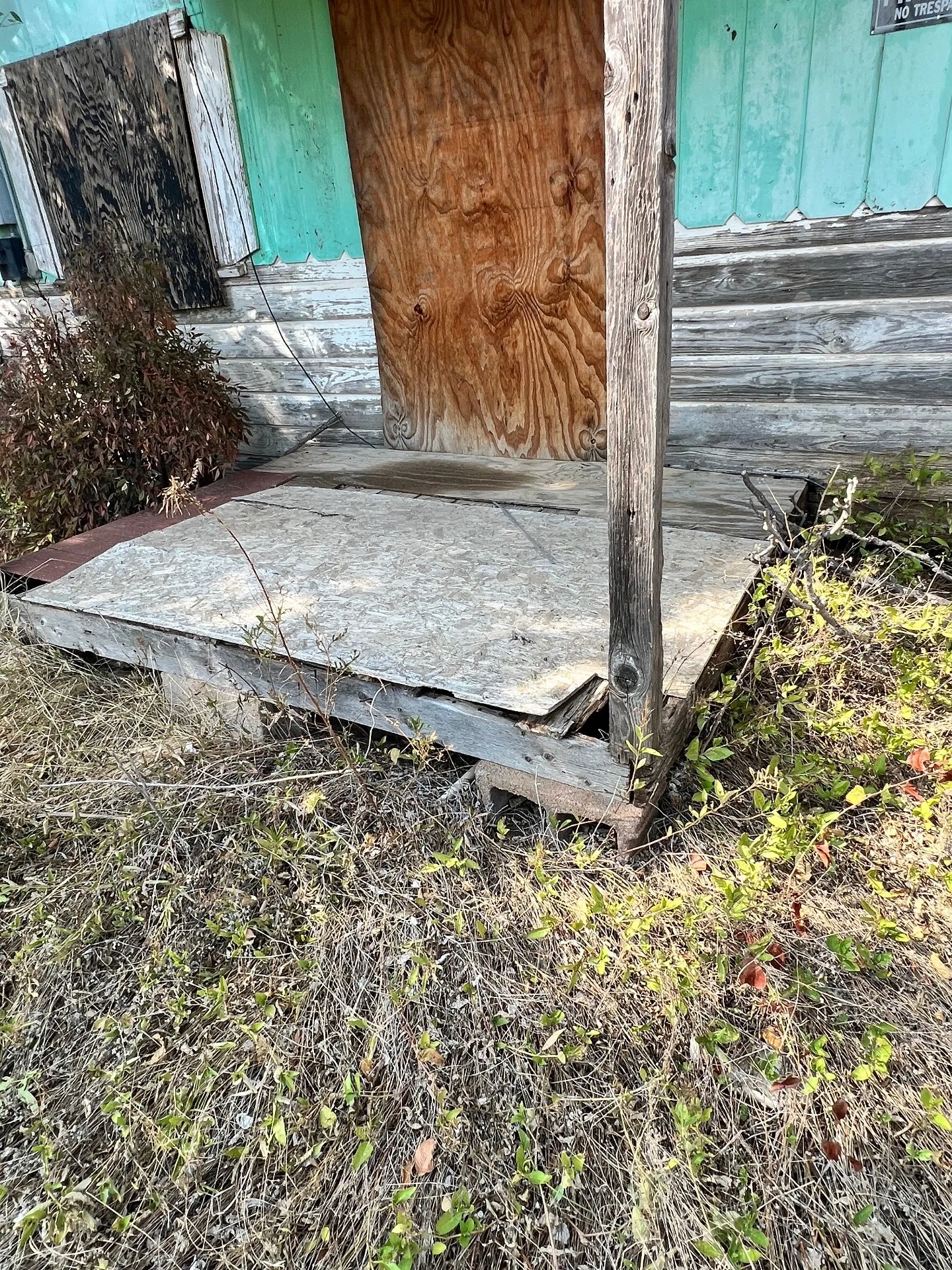 Single Family Residence For Sale in Coleman County , 907 Culbertson Street, Coleman, Texas 76834, 1 Bedroom, 1 Bathroom, Garage spaces, 612 Sqft, built in 1950, mls#21405481, Real Estate Agent in Coleman, Homes For Sale in Coleman county, Homes For Sale in Coleman, Realtor in Coleman Texas, Real Estate Brokerage Independent Realty Texas, Luminita Cordes Realtor