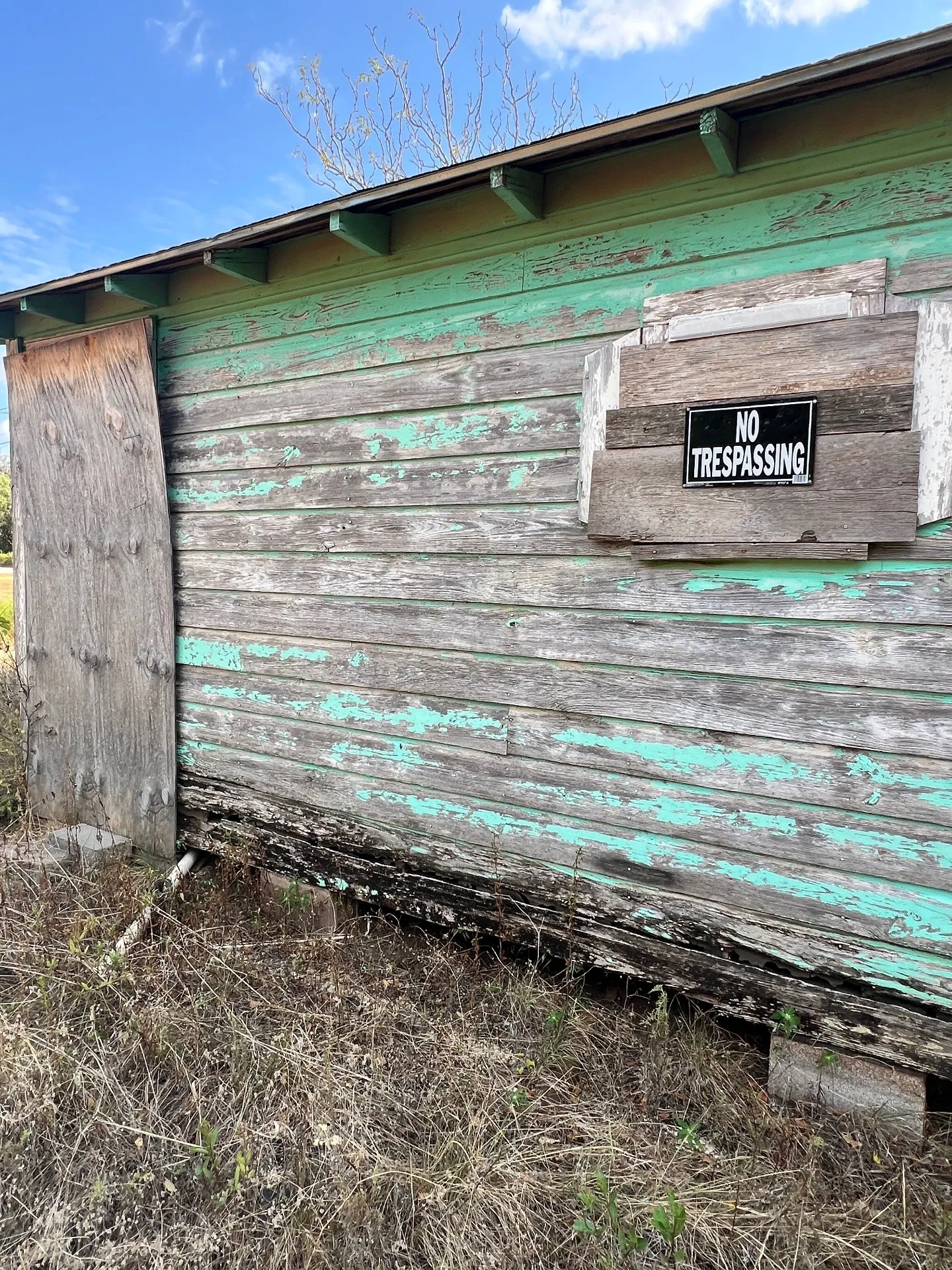 Single Family Residence For Sale in Coleman County , 907 Culbertson Street, Coleman, Texas 76834, 1 Bedroom, 1 Bathroom, Garage spaces, 612 Sqft, built in 1950, mls#21405481, Real Estate Agent in Coleman, Homes For Sale in Coleman county, Homes For Sale in Coleman, Realtor in Coleman Texas, Real Estate Brokerage Independent Realty Texas, Luminita Cordes Realtor