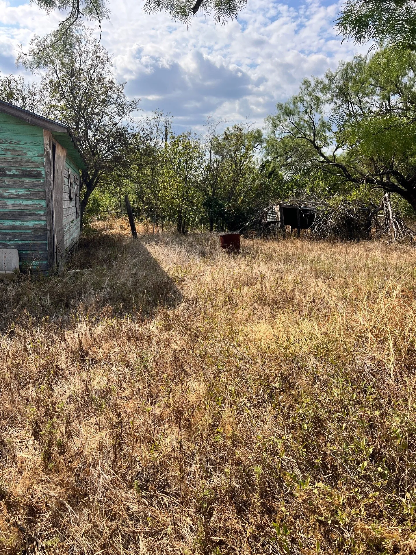 Single Family Residence For Sale in Coleman County , 907 Culbertson Street, Coleman, Texas 76834, 1 Bedroom, 1 Bathroom, Garage spaces, 612 Sqft, built in 1950, mls#21405481, Real Estate Agent in Coleman, Homes For Sale in Coleman county, Homes For Sale in Coleman, Realtor in Coleman Texas, Real Estate Brokerage Independent Realty Texas, Luminita Cordes Realtor