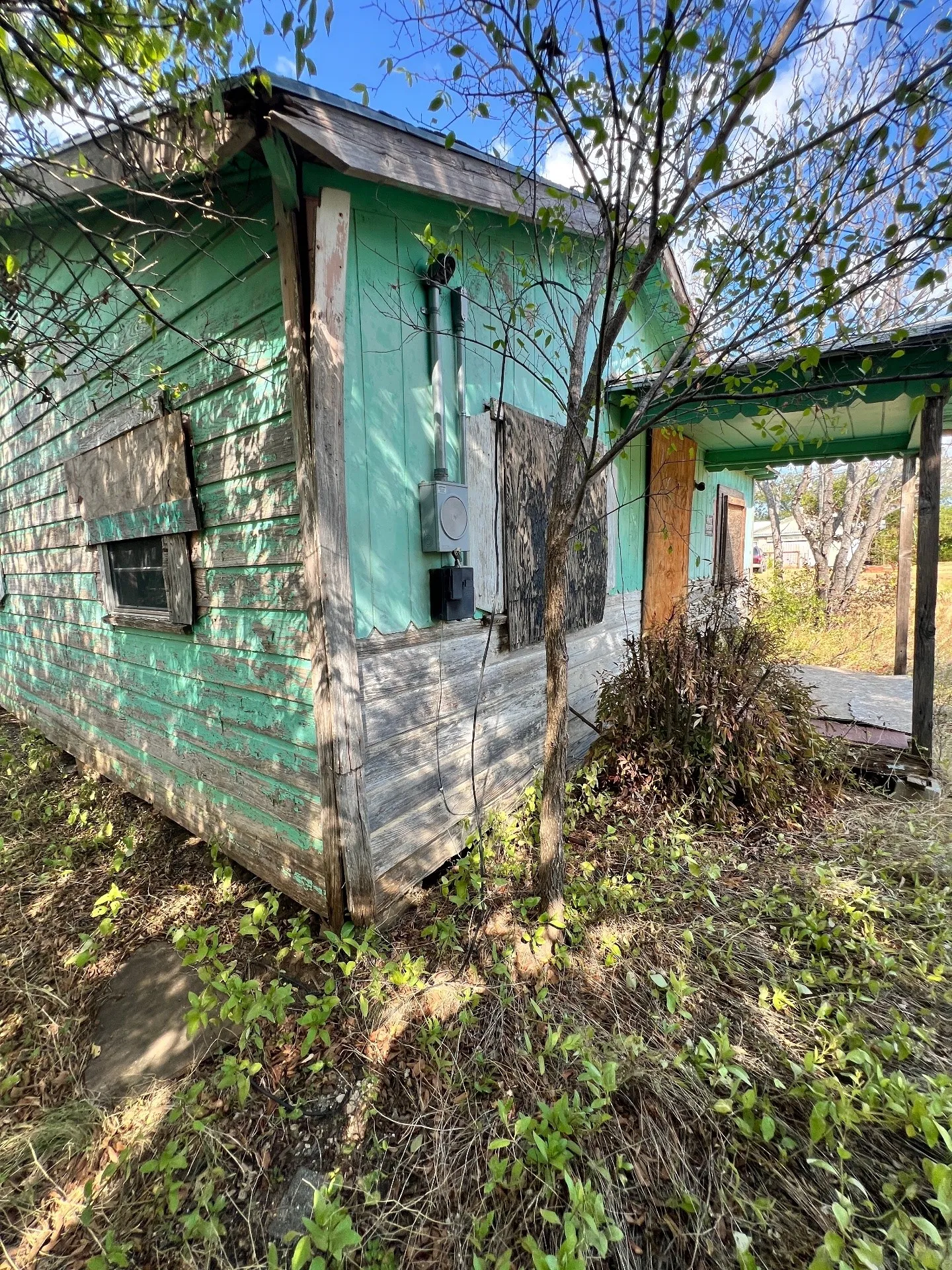 Single Family Residence For Sale in Coleman County , 907 Culbertson Street, Coleman, Texas 76834, 1 Bedroom, 1 Bathroom, Garage spaces, 612 Sqft, built in 1950, mls#21405481, Real Estate Agent in Coleman, Homes For Sale in Coleman county, Homes For Sale in Coleman, Realtor in Coleman Texas, Real Estate Brokerage Independent Realty Texas, Luminita Cordes Realtor