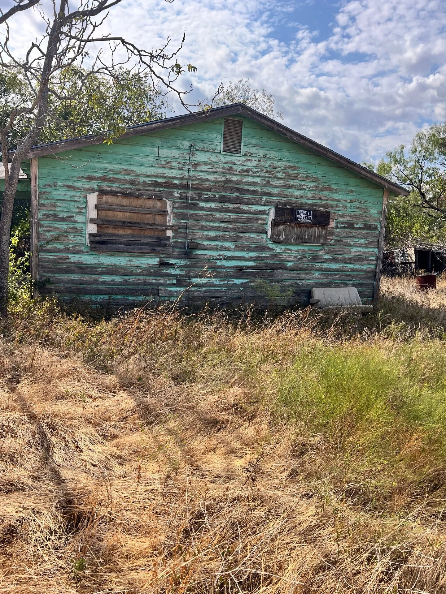 Single Family Residence For Sale in Coleman County , 907 Culbertson Street, Coleman, Texas 76834, 1 Bedroom, 1 Bathroom, Garage spaces, 612 Sqft, built in 1950, mls#21405481, Real Estate Agent in Coleman, Homes For Sale in Coleman county, Homes For Sale in Coleman, Realtor in Coleman Texas, Real Estate Brokerage Independent Realty Texas, Luminita Cordes Realtor