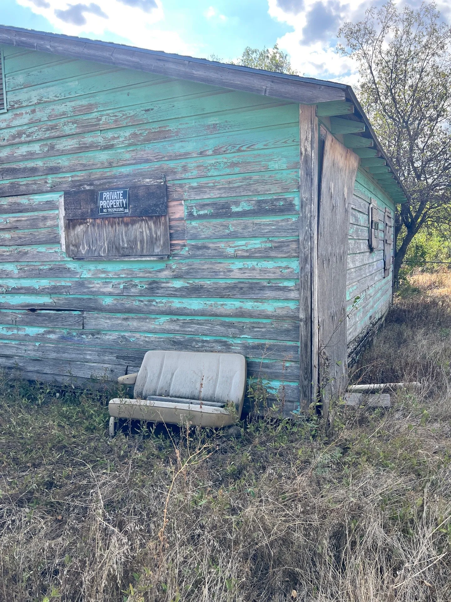 Single Family Residence For Sale in Coleman County , 907 Culbertson Street, Coleman, Texas 76834, 1 Bedroom, 1 Bathroom, Garage spaces, 612 Sqft, built in 1950, mls#21405481, Real Estate Agent in Coleman, Homes For Sale in Coleman county, Homes For Sale in Coleman, Realtor in Coleman Texas, Real Estate Brokerage Independent Realty Texas, Luminita Cordes Realtor