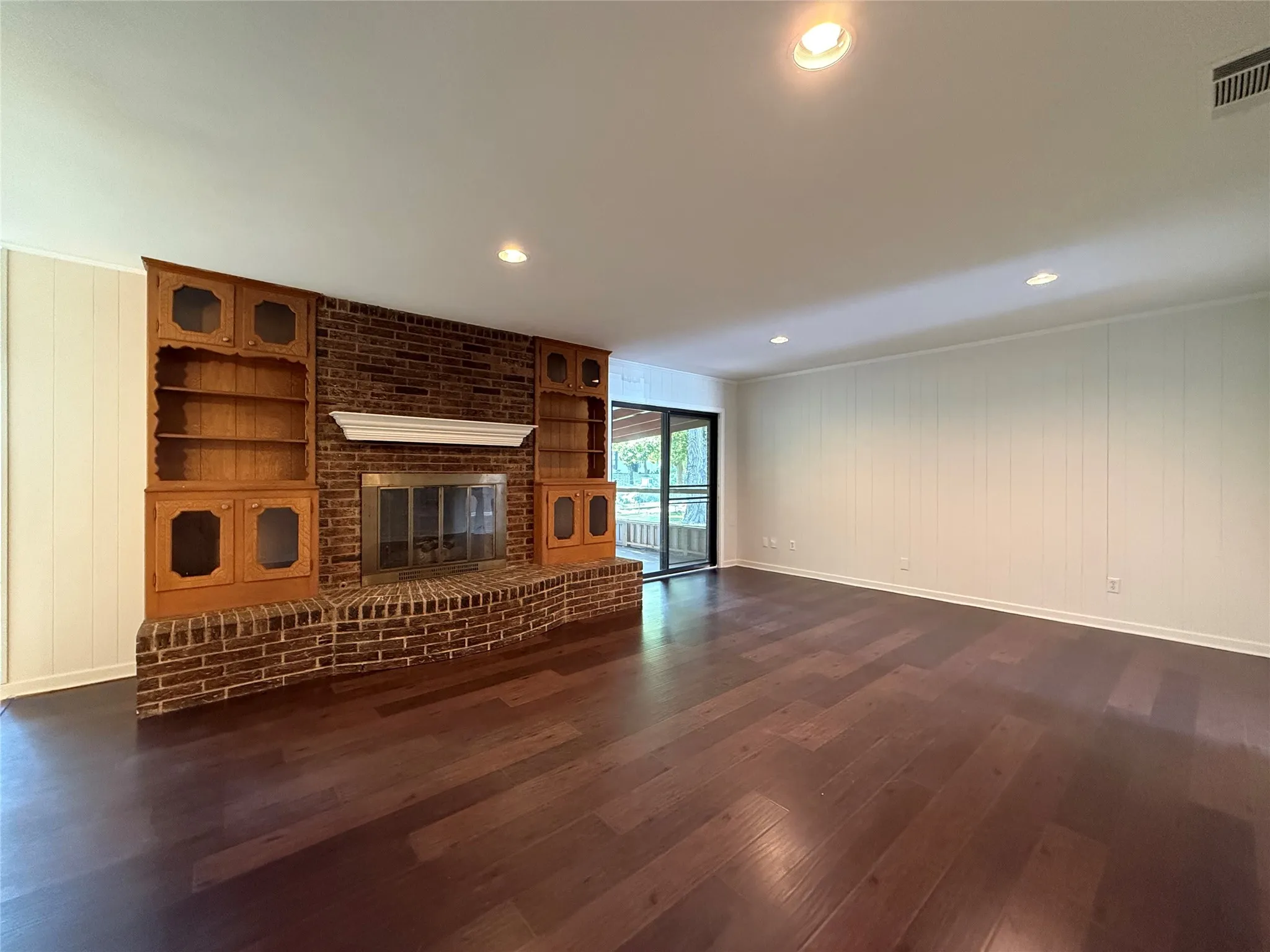 Single Family Residence For Sale in Hunt County , 607 Turtle Creek Drive, Greenville, Texas 75402, 4 Bedroom, 3 Bathroom, 2 Garage spaces, 2,146 Sqft, built in 1965, mls#21404983, Real Estate Agent in Greenville, Homes For Sale in Hunt county, Homes For Sale in Greenville, Realtor in Greenville Texas, Real Estate Brokerage Independent Realty Texas, Luminita Cordes Realtor