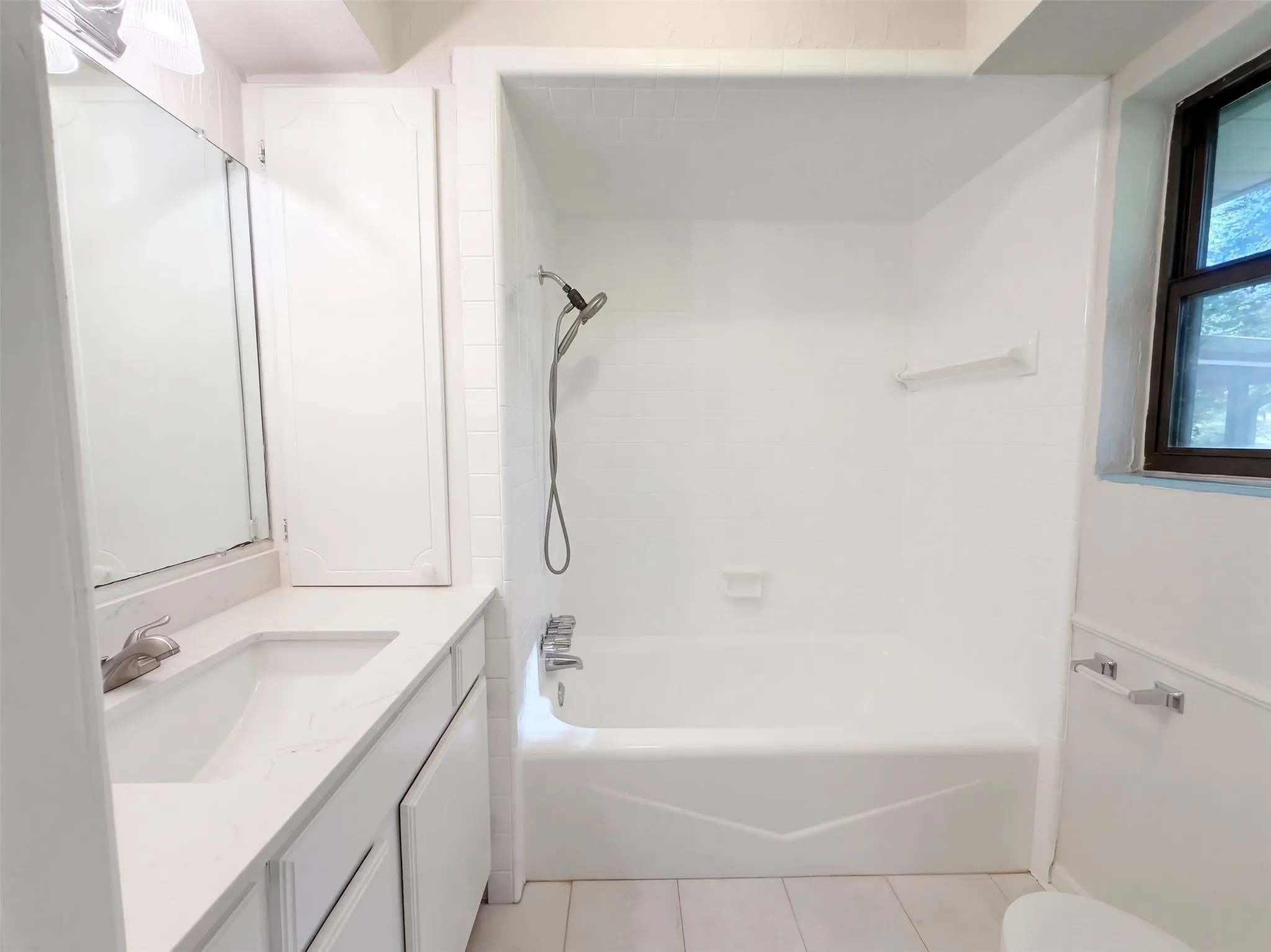 Single Family Residence For Sale in Hunt County , 607 Turtle Creek Drive, Greenville, Texas 75402, 4 Bedroom, 3 Bathroom, 2 Garage spaces, 2,146 Sqft, built in 1965, mls#21404983, Real Estate Agent in Greenville, Homes For Sale in Hunt county, Homes For Sale in Greenville, Realtor in Greenville Texas, Real Estate Brokerage Independent Realty Texas, Luminita Cordes Realtor