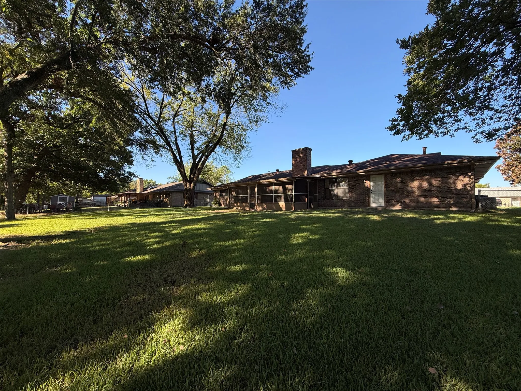 Single Family Residence For Sale in Hunt County , 607 Turtle Creek Drive, Greenville, Texas 75402, 4 Bedroom, 3 Bathroom, 2 Garage spaces, 2,146 Sqft, built in 1965, mls#21404983, Real Estate Agent in Greenville, Homes For Sale in Hunt county, Homes For Sale in Greenville, Realtor in Greenville Texas, Real Estate Brokerage Independent Realty Texas, Luminita Cordes Realtor