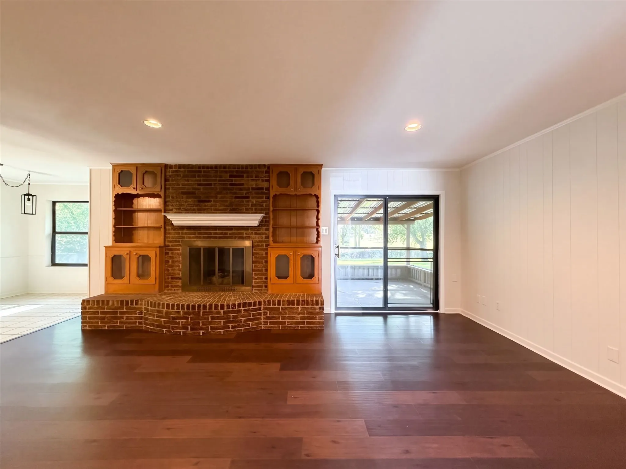 Single Family Residence For Sale in Hunt County , 607 Turtle Creek Drive, Greenville, Texas 75402, 4 Bedroom, 3 Bathroom, 2 Garage spaces, 2,146 Sqft, built in 1965, mls#21404983, Real Estate Agent in Greenville, Homes For Sale in Hunt county, Homes For Sale in Greenville, Realtor in Greenville Texas, Real Estate Brokerage Independent Realty Texas, Luminita Cordes Realtor
