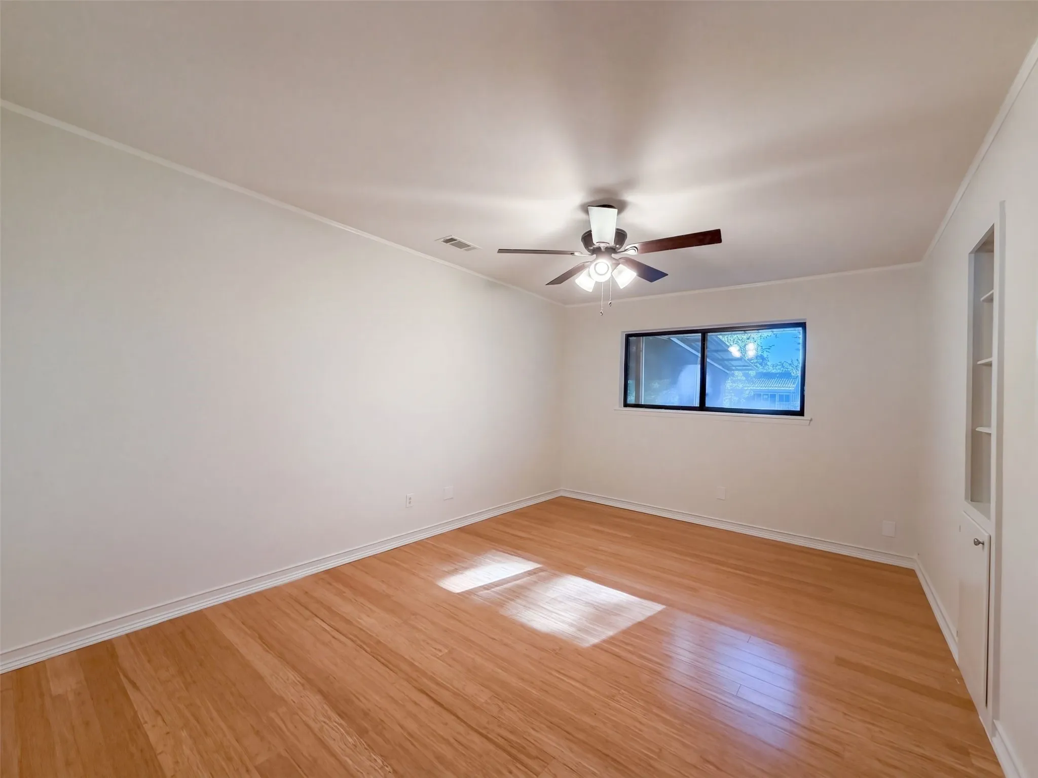 Single Family Residence For Sale in Hunt County , 607 Turtle Creek Drive, Greenville, Texas 75402, 4 Bedroom, 3 Bathroom, 2 Garage spaces, 2,146 Sqft, built in 1965, mls#21404983, Real Estate Agent in Greenville, Homes For Sale in Hunt county, Homes For Sale in Greenville, Realtor in Greenville Texas, Real Estate Brokerage Independent Realty Texas, Luminita Cordes Realtor