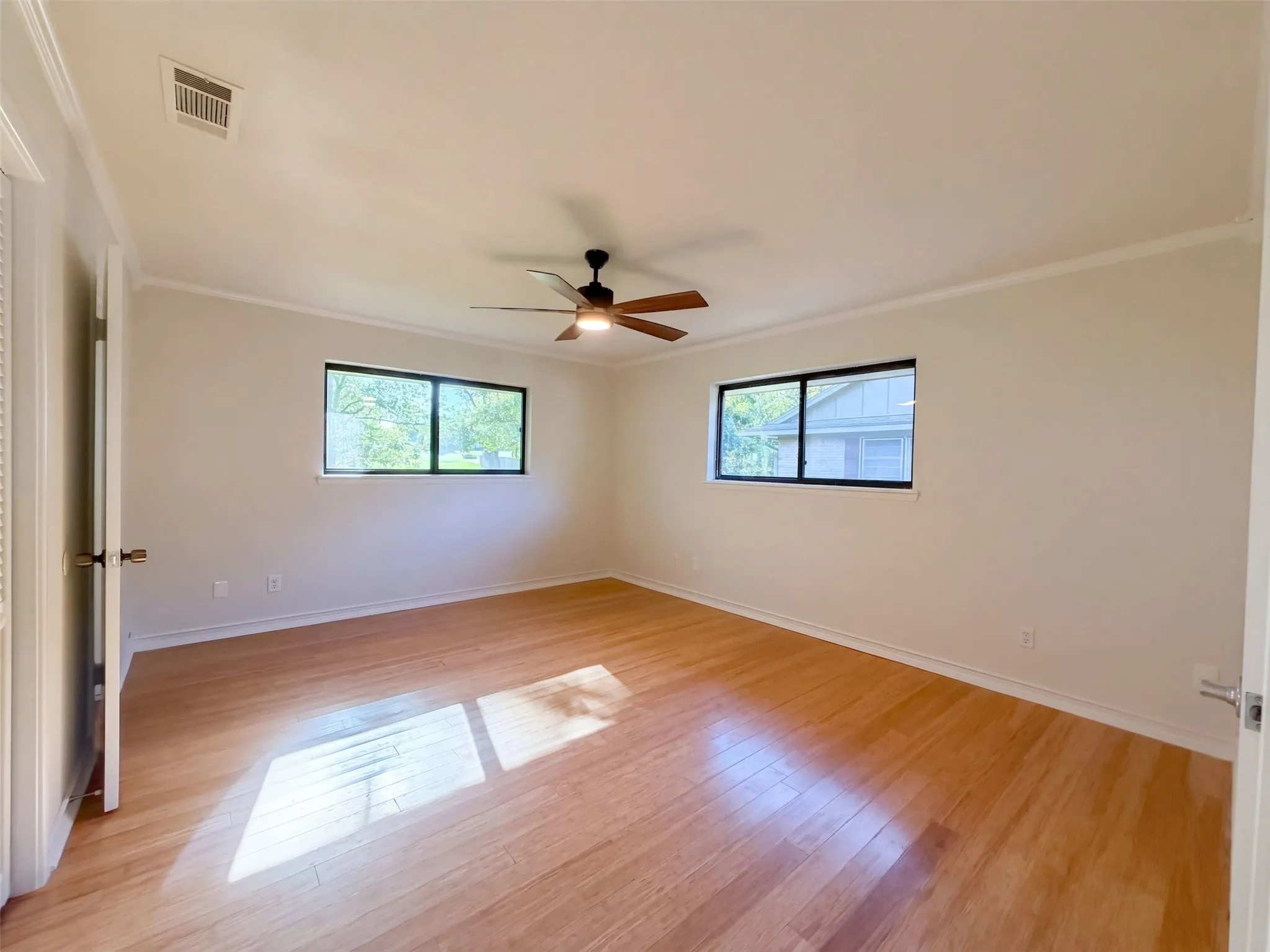Single Family Residence For Sale in Hunt County , 607 Turtle Creek Drive, Greenville, Texas 75402, 4 Bedroom, 3 Bathroom, 2 Garage spaces, 2,146 Sqft, built in 1965, mls#21404983, Real Estate Agent in Greenville, Homes For Sale in Hunt county, Homes For Sale in Greenville, Realtor in Greenville Texas, Real Estate Brokerage Independent Realty Texas, Luminita Cordes Realtor
