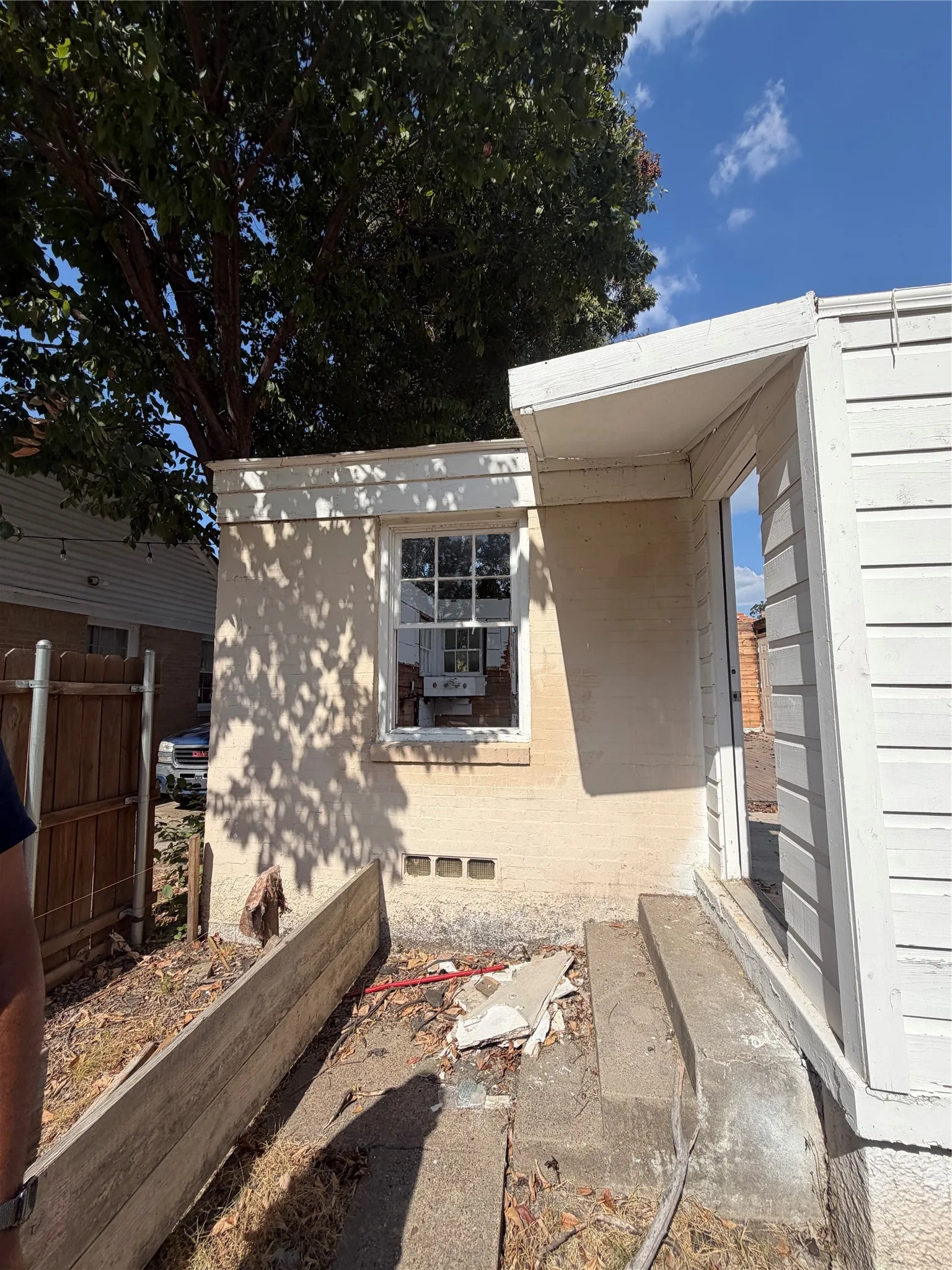 Single Family Residence For Sale in Dallas County , 7131 Thurston Drive, Dallas, Texas 75235, 2 Bedroom, 1 Bathroom, Garage spaces, 1,289 Sqft, built in 1938, mls#21405484, Real Estate Agent in Dallas, Homes For Sale in Dallas county, Homes For Sale in Dallas, Realtor in Dallas Texas, Real Estate Brokerage Independent Realty Texas, Luminita Cordes Realtor
