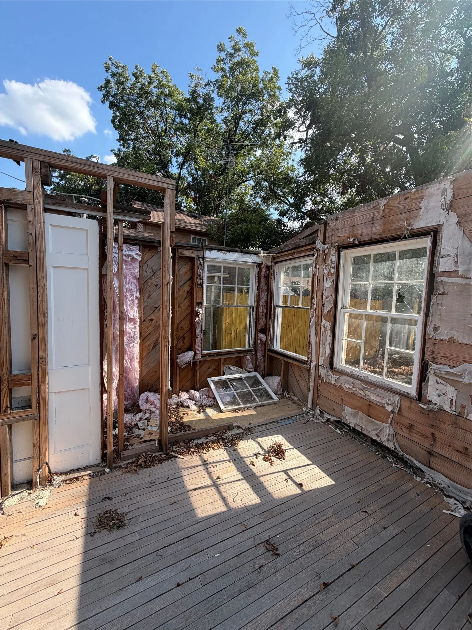 Single Family Residence For Sale in Dallas County , 7131 Thurston Drive, Dallas, Texas 75235, 2 Bedroom, 1 Bathroom, Garage spaces, 1,289 Sqft, built in 1938, mls#21405484, Real Estate Agent in Dallas, Homes For Sale in Dallas county, Homes For Sale in Dallas, Realtor in Dallas Texas, Real Estate Brokerage Independent Realty Texas, Luminita Cordes Realtor