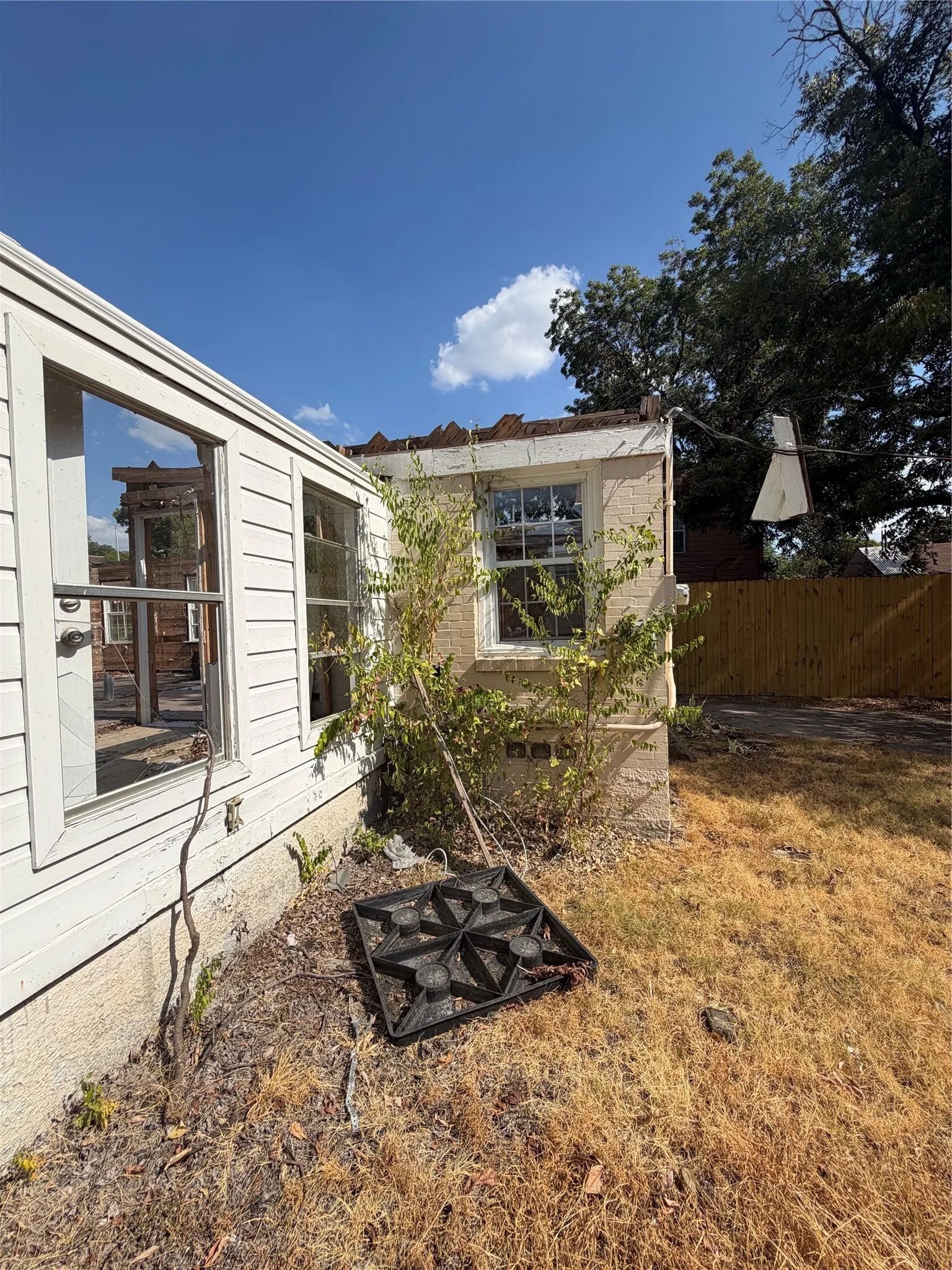 Single Family Residence For Sale in Dallas County , 7131 Thurston Drive, Dallas, Texas 75235, 2 Bedroom, 1 Bathroom, Garage spaces, 1,289 Sqft, built in 1938, mls#21405484, Real Estate Agent in Dallas, Homes For Sale in Dallas county, Homes For Sale in Dallas, Realtor in Dallas Texas, Real Estate Brokerage Independent Realty Texas, Luminita Cordes Realtor