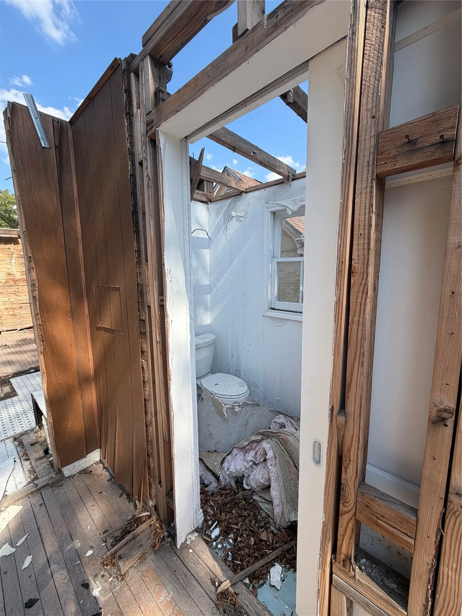 Single Family Residence For Sale in Dallas County , 7131 Thurston Drive, Dallas, Texas 75235, 2 Bedroom, 1 Bathroom, Garage spaces, 1,289 Sqft, built in 1938, mls#21405484, Real Estate Agent in Dallas, Homes For Sale in Dallas county, Homes For Sale in Dallas, Realtor in Dallas Texas, Real Estate Brokerage Independent Realty Texas, Luminita Cordes Realtor
