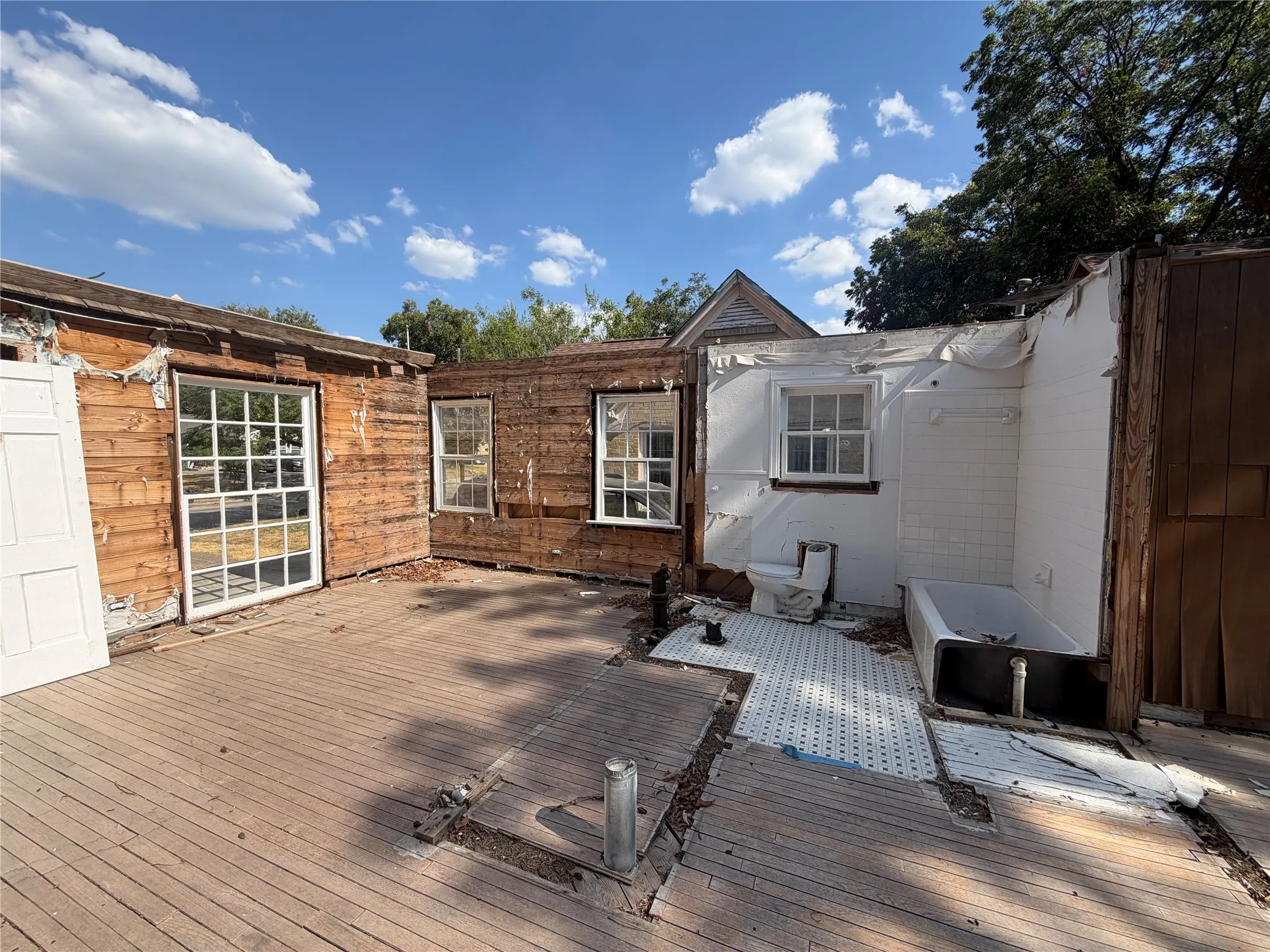 Single Family Residence For Sale in Dallas County , 7131 Thurston Drive, Dallas, Texas 75235, 2 Bedroom, 1 Bathroom, Garage spaces, 1,289 Sqft, built in 1938, mls#21405484, Real Estate Agent in Dallas, Homes For Sale in Dallas county, Homes For Sale in Dallas, Realtor in Dallas Texas, Real Estate Brokerage Independent Realty Texas, Luminita Cordes Realtor