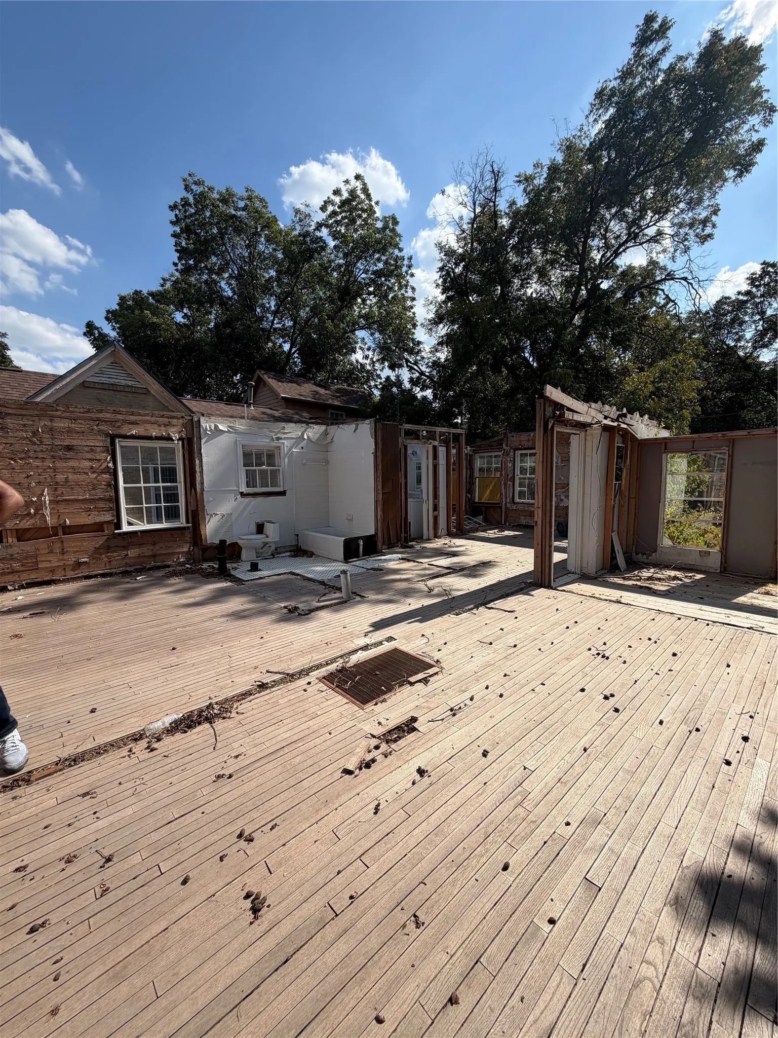 Single Family Residence For Sale in Dallas County , 7131 Thurston Drive, Dallas, Texas 75235, 2 Bedroom, 1 Bathroom, Garage spaces, 1,289 Sqft, built in 1938, mls#21405484, Real Estate Agent in Dallas, Homes For Sale in Dallas county, Homes For Sale in Dallas, Realtor in Dallas Texas, Real Estate Brokerage Independent Realty Texas, Luminita Cordes Realtor