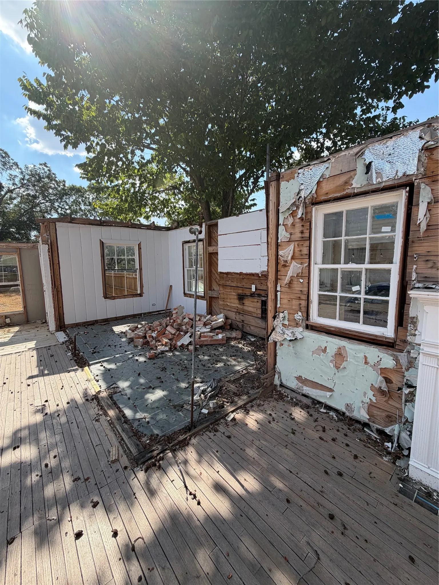 Single Family Residence For Sale in Dallas County , 7131 Thurston Drive, Dallas, Texas 75235, 2 Bedroom, 1 Bathroom, Garage spaces, 1,289 Sqft, built in 1938, mls#21405484, Real Estate Agent in Dallas, Homes For Sale in Dallas county, Homes For Sale in Dallas, Realtor in Dallas Texas, Real Estate Brokerage Independent Realty Texas, Luminita Cordes Realtor
