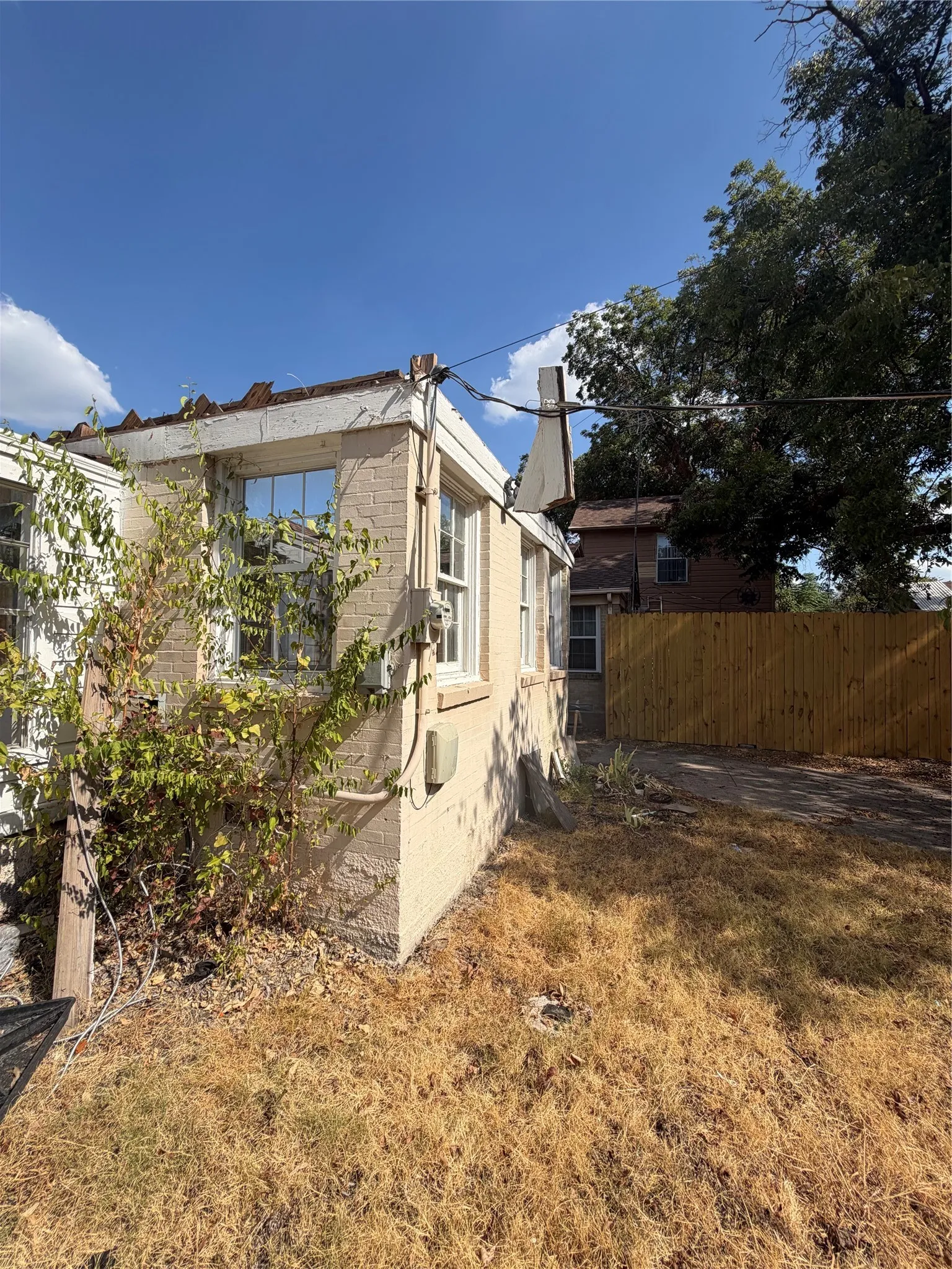 Single Family Residence For Sale in Dallas County , 7131 Thurston Drive, Dallas, Texas 75235, 2 Bedroom, 1 Bathroom, Garage spaces, 1,289 Sqft, built in 1938, mls#21405484, Real Estate Agent in Dallas, Homes For Sale in Dallas county, Homes For Sale in Dallas, Realtor in Dallas Texas, Real Estate Brokerage Independent Realty Texas, Luminita Cordes Realtor