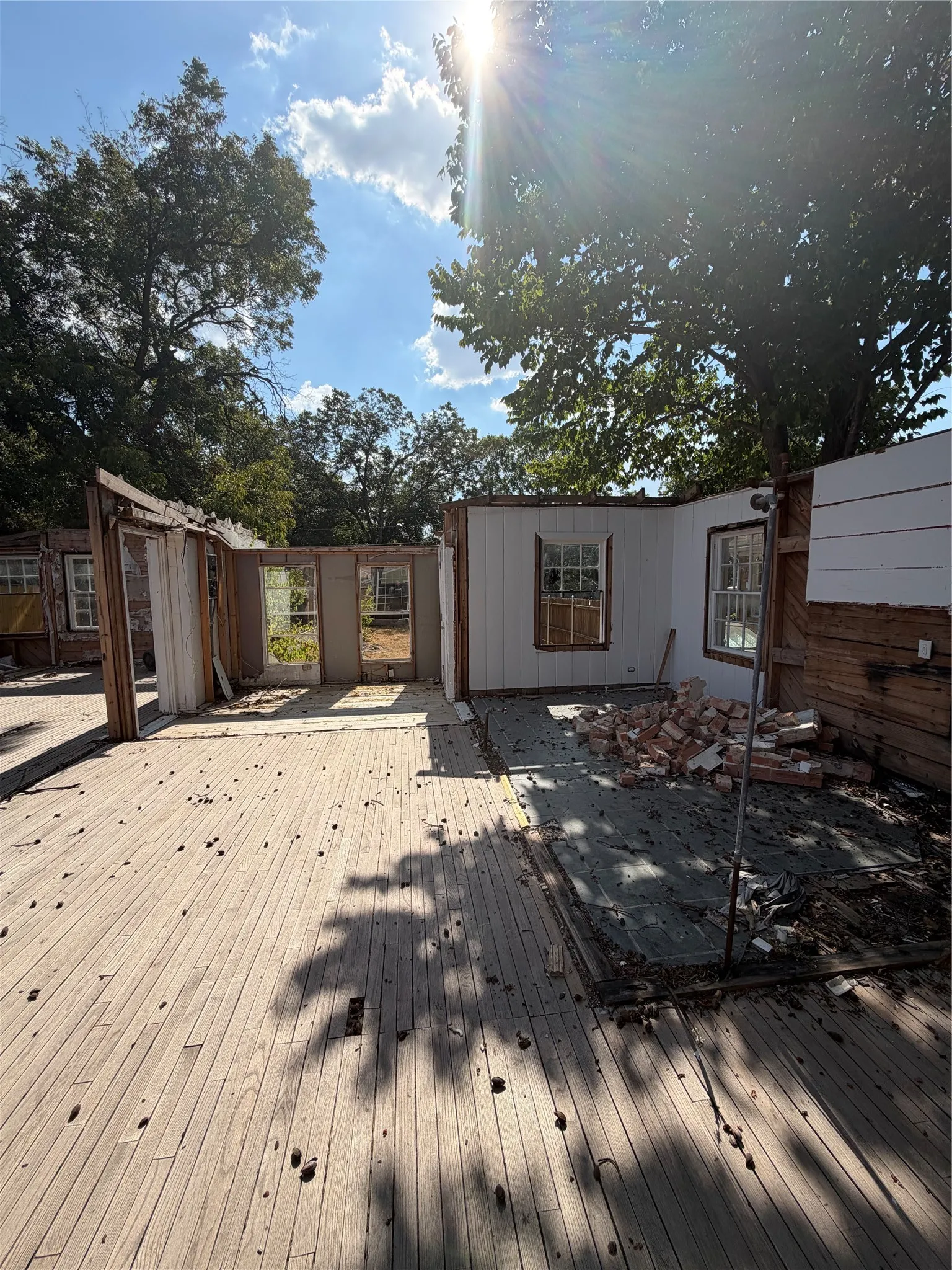 Single Family Residence For Sale in Dallas County , 7131 Thurston Drive, Dallas, Texas 75235, 2 Bedroom, 1 Bathroom, Garage spaces, 1,289 Sqft, built in 1938, mls#21405484, Real Estate Agent in Dallas, Homes For Sale in Dallas county, Homes For Sale in Dallas, Realtor in Dallas Texas, Real Estate Brokerage Independent Realty Texas, Luminita Cordes Realtor