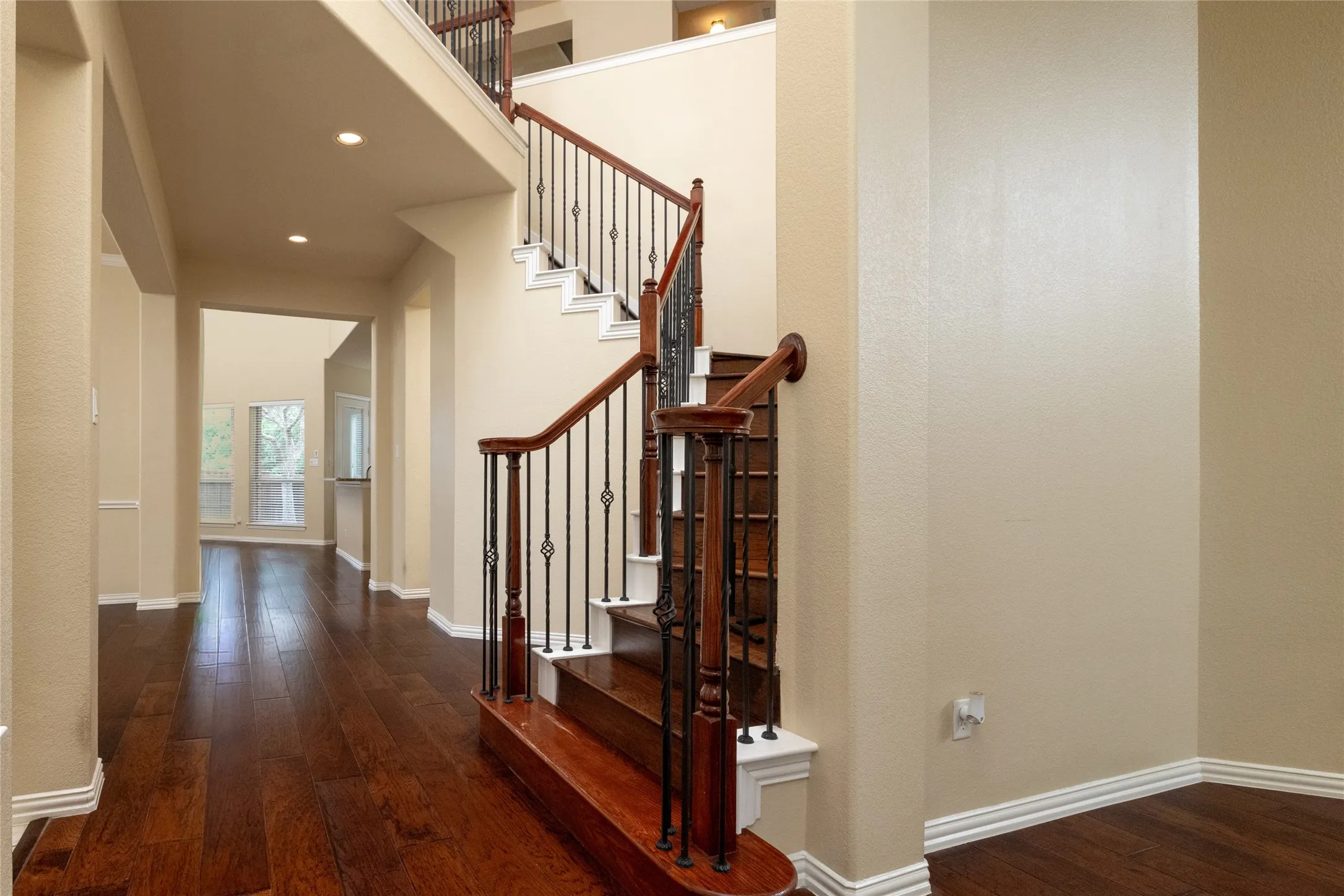 Single Family Residence For Sale in Tarrant County , 4136 Willingham Court, Fort Worth, Texas 76244, 5 Bedroom, 4 Bathroom, 3 Garage spaces, 4,043 Sqft, built in 2002, mls#21405485, Real Estate Agent in Fort Worth, Homes For Sale in Tarrant county, Homes For Sale in Fort Worth, Realtor in Fort Worth Texas, Real Estate Brokerage Independent Realty Texas, Luminita Cordes Realtor