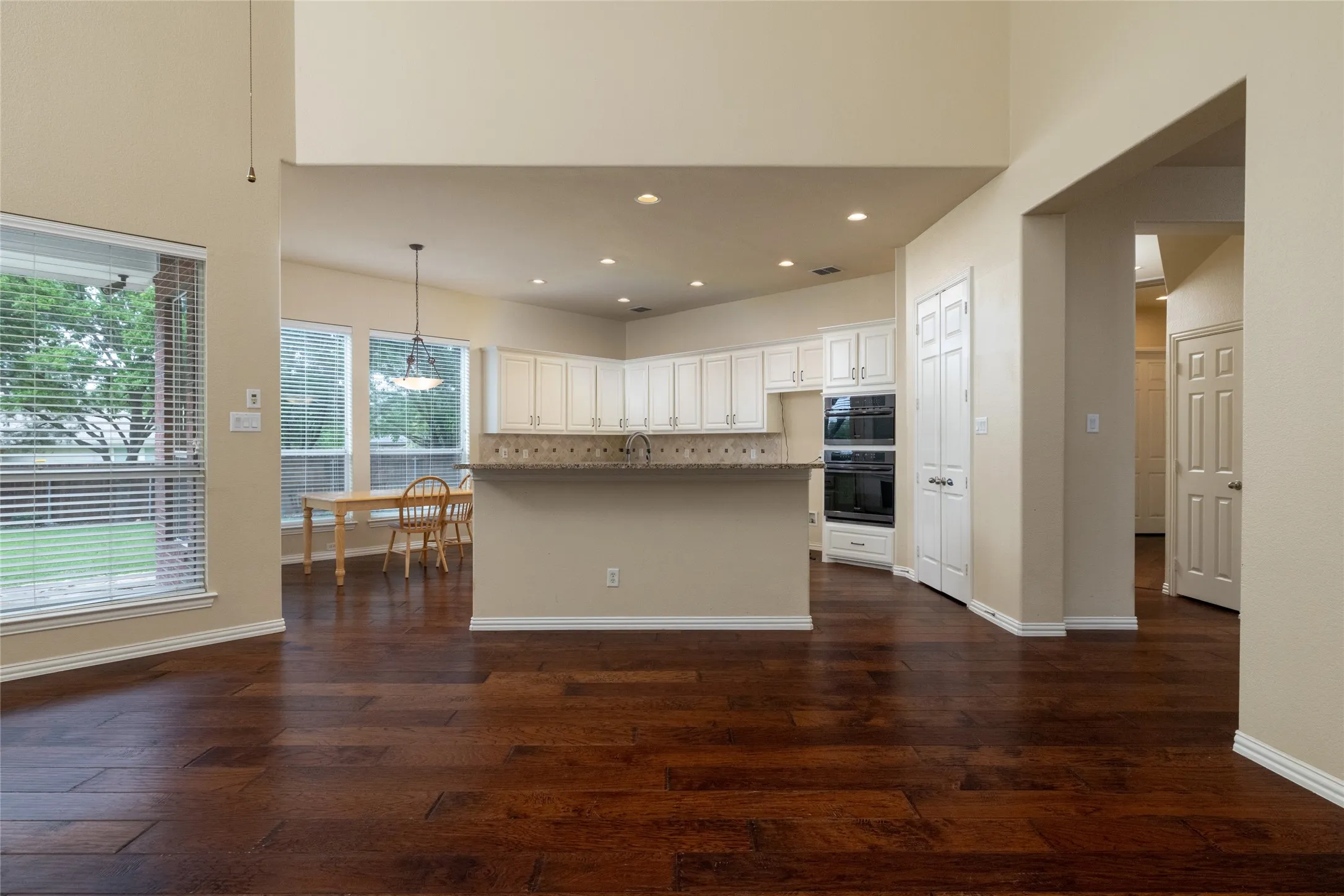 Single Family Residence For Sale in Tarrant County , 4136 Willingham Court, Fort Worth, Texas 76244, 5 Bedroom, 4 Bathroom, 3 Garage spaces, 4,043 Sqft, built in 2002, mls#21405485, Real Estate Agent in Fort Worth, Homes For Sale in Tarrant county, Homes For Sale in Fort Worth, Realtor in Fort Worth Texas, Real Estate Brokerage Independent Realty Texas, Luminita Cordes Realtor