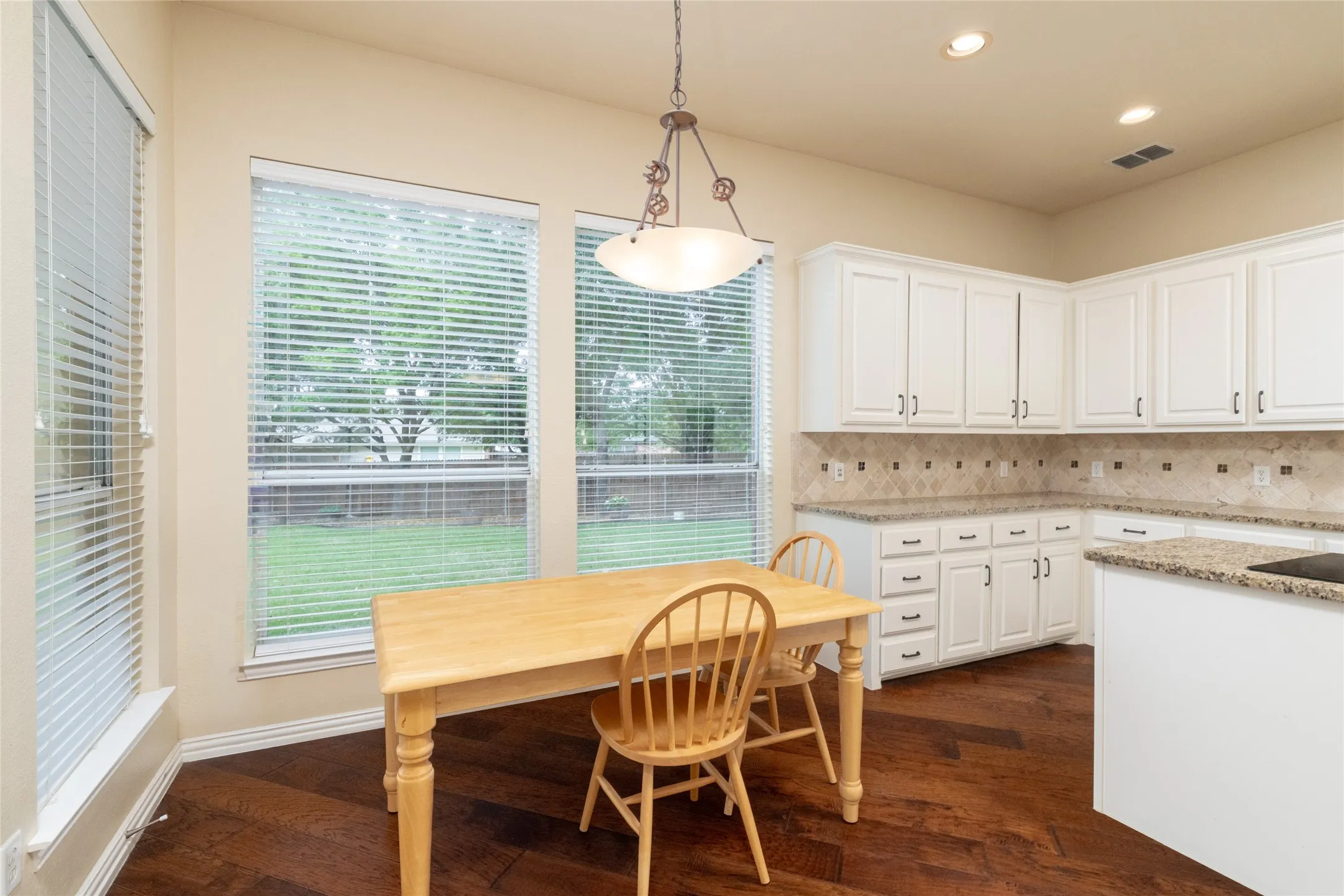 Single Family Residence For Sale in Tarrant County , 4136 Willingham Court, Fort Worth, Texas 76244, 5 Bedroom, 4 Bathroom, 3 Garage spaces, 4,043 Sqft, built in 2002, mls#21405485, Real Estate Agent in Fort Worth, Homes For Sale in Tarrant county, Homes For Sale in Fort Worth, Realtor in Fort Worth Texas, Real Estate Brokerage Independent Realty Texas, Luminita Cordes Realtor