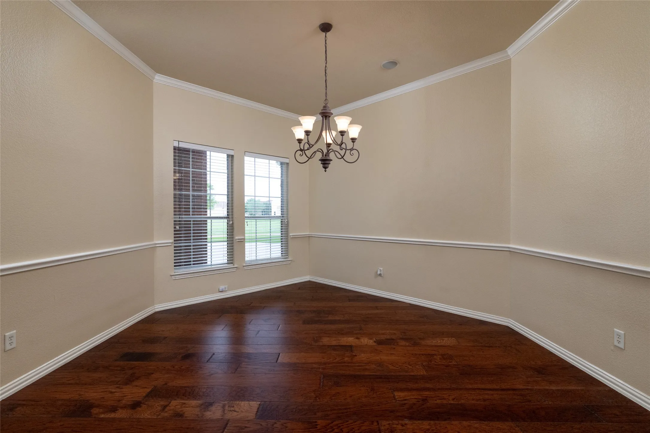 Single Family Residence For Sale in Tarrant County , 4136 Willingham Court, Fort Worth, Texas 76244, 5 Bedroom, 4 Bathroom, 3 Garage spaces, 4,043 Sqft, built in 2002, mls#21405485, Real Estate Agent in Fort Worth, Homes For Sale in Tarrant county, Homes For Sale in Fort Worth, Realtor in Fort Worth Texas, Real Estate Brokerage Independent Realty Texas, Luminita Cordes Realtor