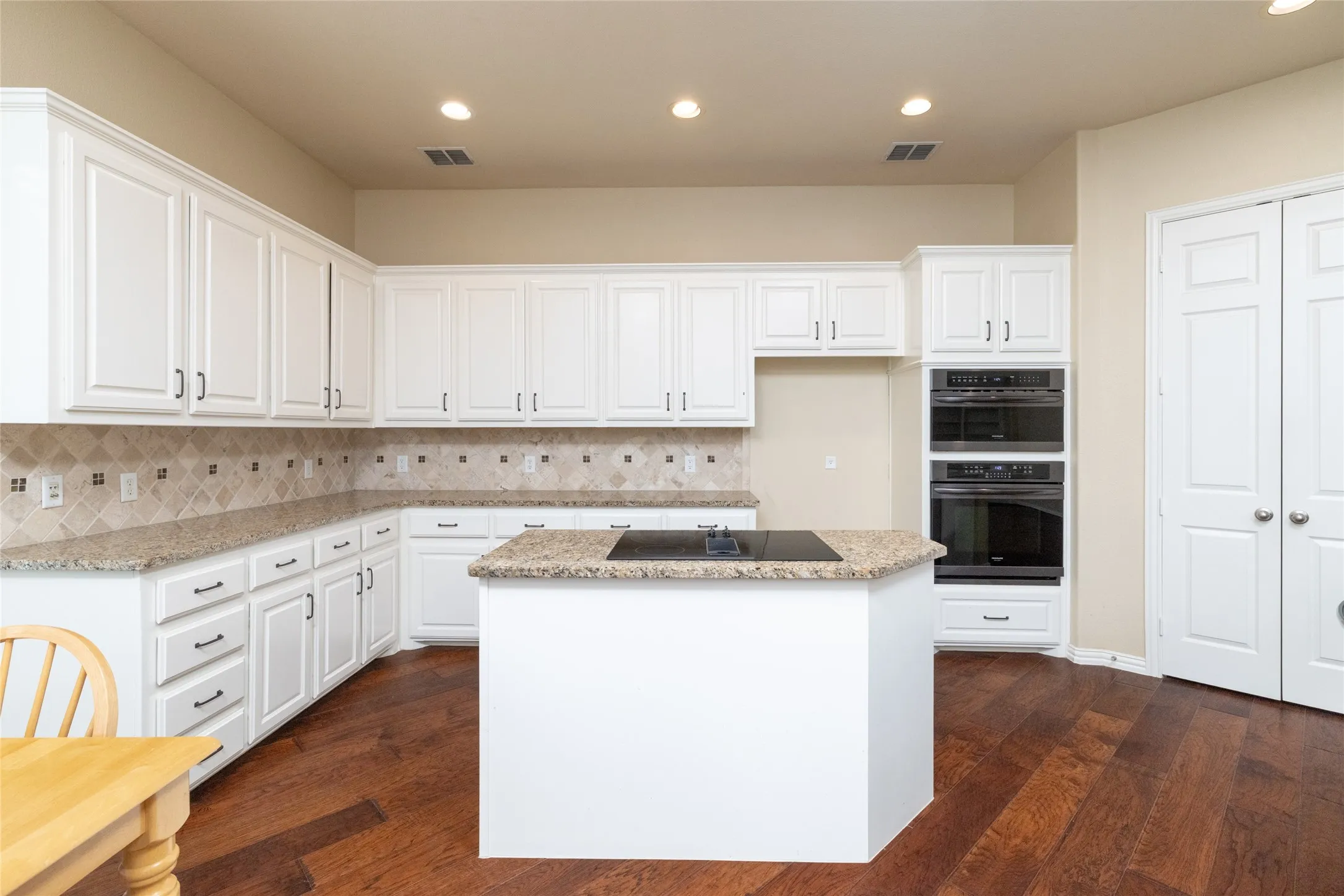 Single Family Residence For Sale in Tarrant County , 4136 Willingham Court, Fort Worth, Texas 76244, 5 Bedroom, 4 Bathroom, 3 Garage spaces, 4,043 Sqft, built in 2002, mls#21405485, Real Estate Agent in Fort Worth, Homes For Sale in Tarrant county, Homes For Sale in Fort Worth, Realtor in Fort Worth Texas, Real Estate Brokerage Independent Realty Texas, Luminita Cordes Realtor