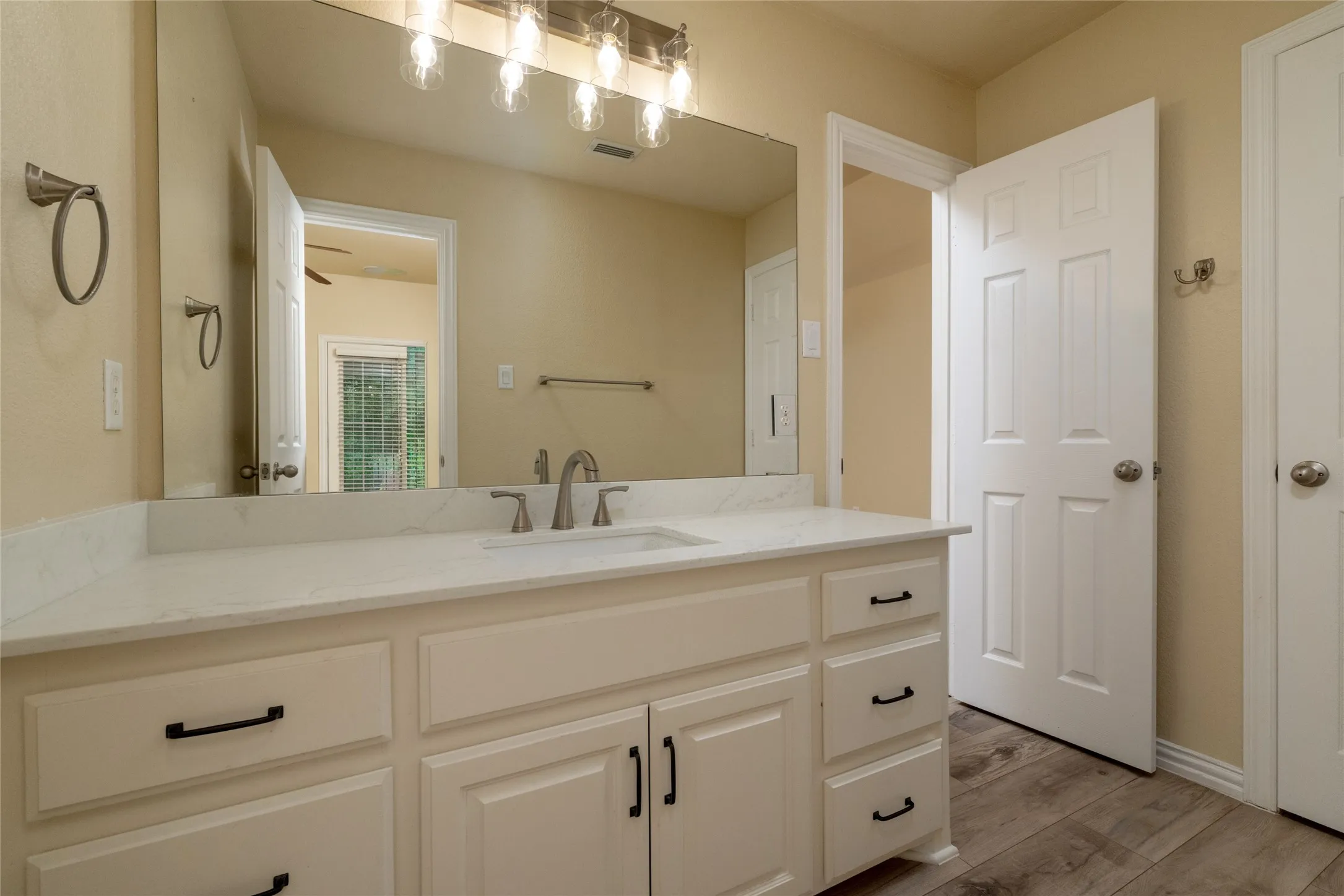 Single Family Residence For Sale in Tarrant County , 4136 Willingham Court, Fort Worth, Texas 76244, 5 Bedroom, 4 Bathroom, 3 Garage spaces, 4,043 Sqft, built in 2002, mls#21405485, Real Estate Agent in Fort Worth, Homes For Sale in Tarrant county, Homes For Sale in Fort Worth, Realtor in Fort Worth Texas, Real Estate Brokerage Independent Realty Texas, Luminita Cordes Realtor