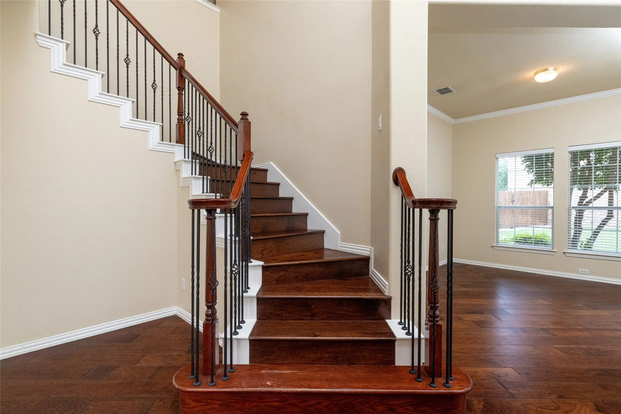 Single Family Residence For Sale in Tarrant County , 4136 Willingham Court, Fort Worth, Texas 76244, 5 Bedroom, 4 Bathroom, 3 Garage spaces, 4,043 Sqft, built in 2002, mls#21405485, Real Estate Agent in Fort Worth, Homes For Sale in Tarrant county, Homes For Sale in Fort Worth, Realtor in Fort Worth Texas, Real Estate Brokerage Independent Realty Texas, Luminita Cordes Realtor