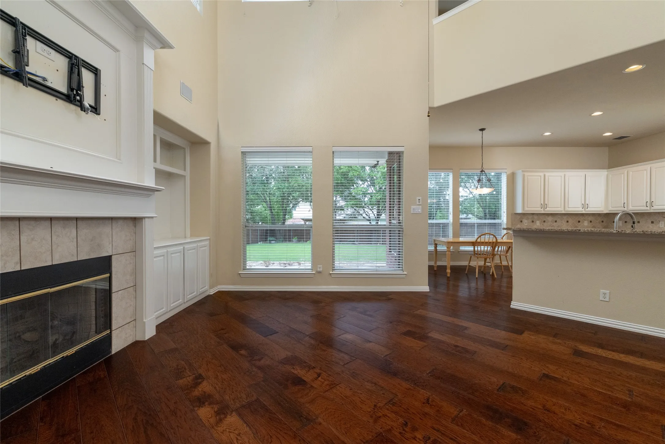 Single Family Residence For Sale in Tarrant County , 4136 Willingham Court, Fort Worth, Texas 76244, 5 Bedroom, 4 Bathroom, 3 Garage spaces, 4,043 Sqft, built in 2002, mls#21405485, Real Estate Agent in Fort Worth, Homes For Sale in Tarrant county, Homes For Sale in Fort Worth, Realtor in Fort Worth Texas, Real Estate Brokerage Independent Realty Texas, Luminita Cordes Realtor