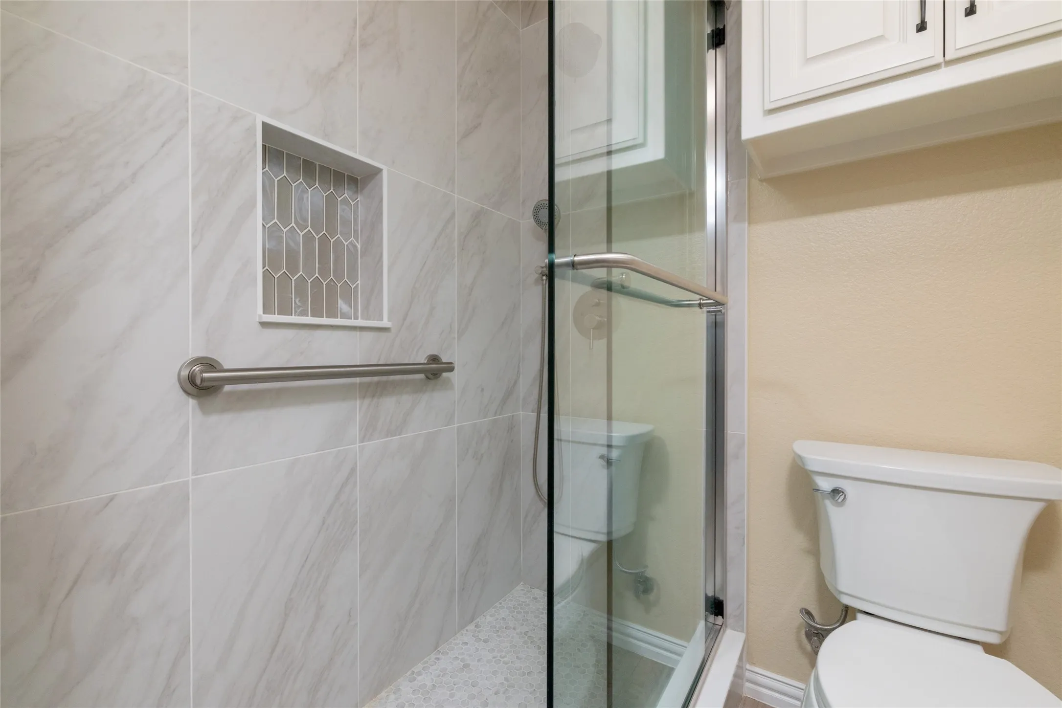 Single Family Residence For Sale in Tarrant County , 4136 Willingham Court, Fort Worth, Texas 76244, 5 Bedroom, 4 Bathroom, 3 Garage spaces, 4,043 Sqft, built in 2002, mls#21405485, Real Estate Agent in Fort Worth, Homes For Sale in Tarrant county, Homes For Sale in Fort Worth, Realtor in Fort Worth Texas, Real Estate Brokerage Independent Realty Texas, Luminita Cordes Realtor