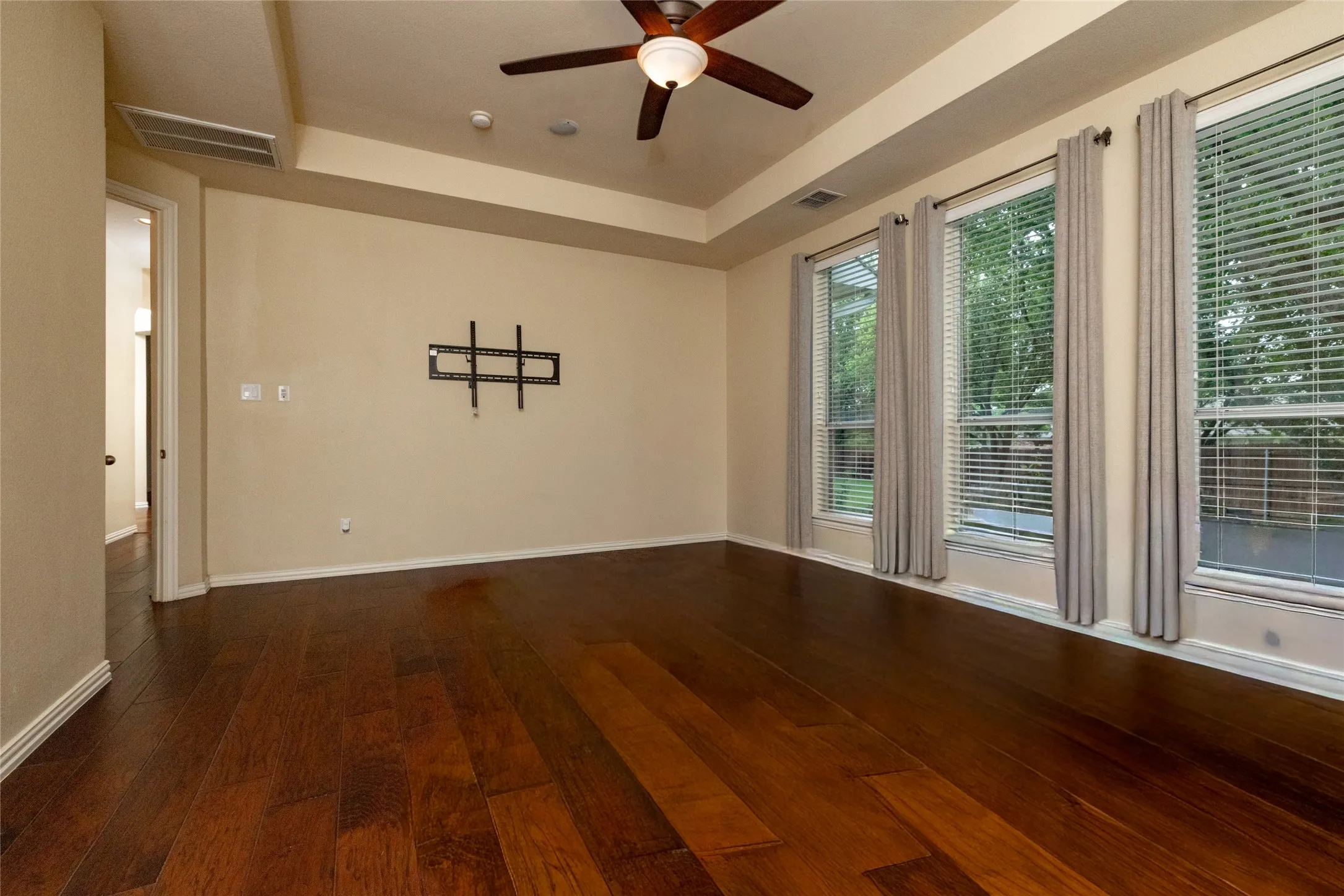 Single Family Residence For Sale in Tarrant County , 4136 Willingham Court, Fort Worth, Texas 76244, 5 Bedroom, 4 Bathroom, 3 Garage spaces, 4,043 Sqft, built in 2002, mls#21405485, Real Estate Agent in Fort Worth, Homes For Sale in Tarrant county, Homes For Sale in Fort Worth, Realtor in Fort Worth Texas, Real Estate Brokerage Independent Realty Texas, Luminita Cordes Realtor