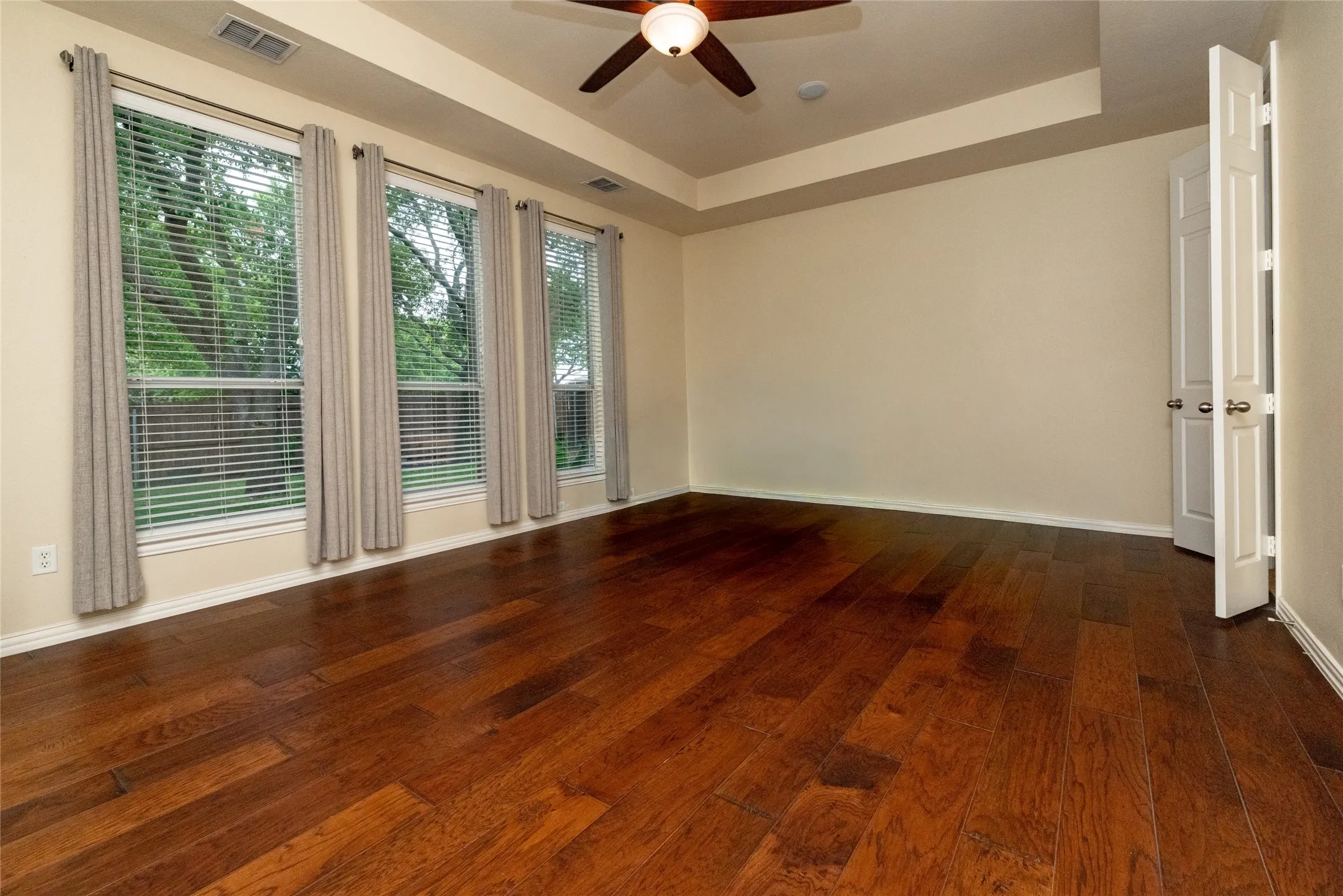 Single Family Residence For Sale in Tarrant County , 4136 Willingham Court, Fort Worth, Texas 76244, 5 Bedroom, 4 Bathroom, 3 Garage spaces, 4,043 Sqft, built in 2002, mls#21405485, Real Estate Agent in Fort Worth, Homes For Sale in Tarrant county, Homes For Sale in Fort Worth, Realtor in Fort Worth Texas, Real Estate Brokerage Independent Realty Texas, Luminita Cordes Realtor