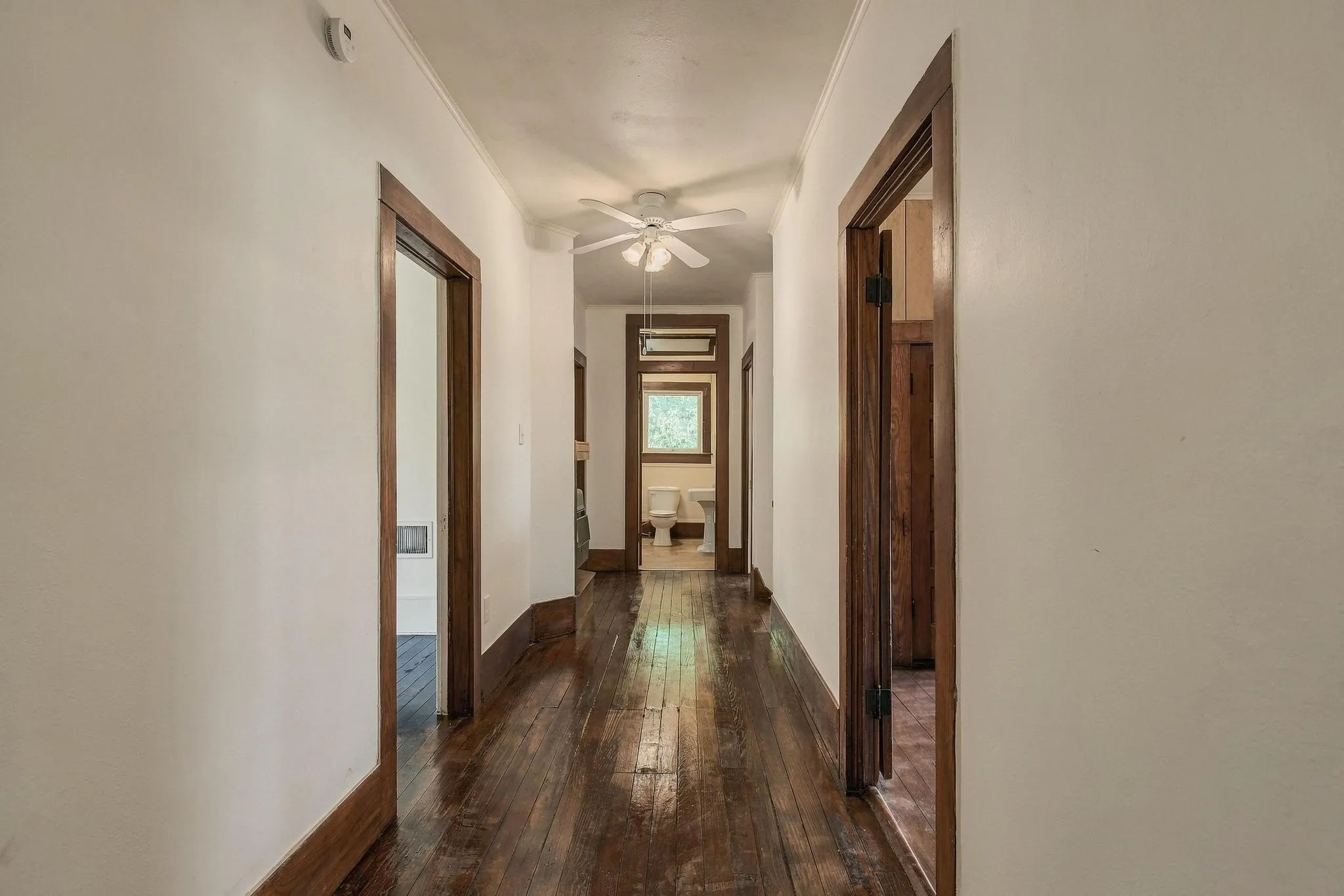 Single Family Residence For Sale in Grayson County , 701 E Main Street, Whitesboro, Texas 76273, 3 Bedroom, 2 Bathroom, Garage spaces, 2,547 Sqft, built in 1900, mls#21402012, Real Estate Agent in Whitesboro, Homes For Sale in Grayson county, Homes For Sale in Whitesboro, Realtor in Whitesboro Texas, Real Estate Brokerage Independent Realty Texas, Luminita Cordes Realtor
