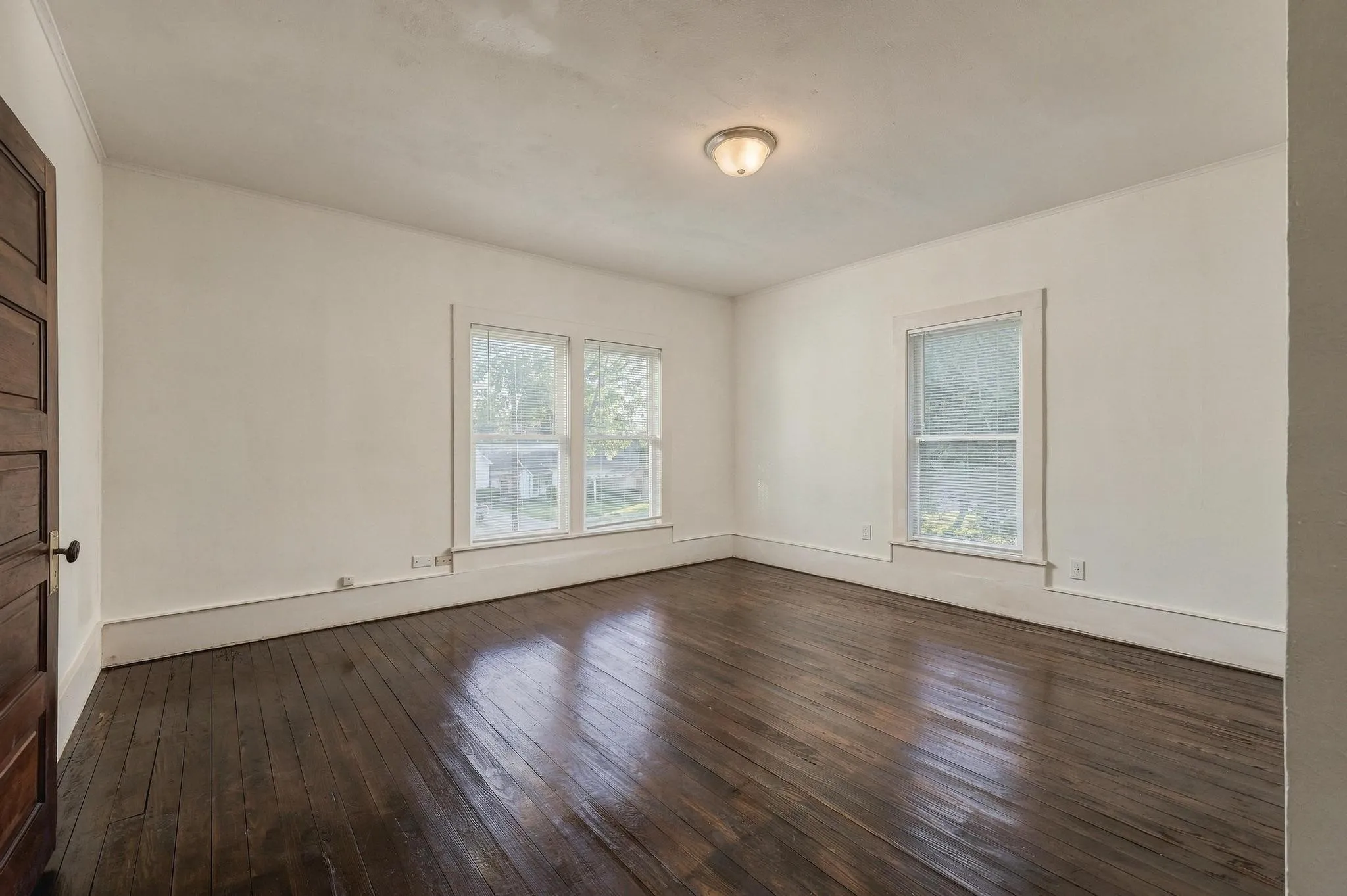 Single Family Residence For Sale in Grayson County , 701 E Main Street, Whitesboro, Texas 76273, 3 Bedroom, 2 Bathroom, Garage spaces, 2,547 Sqft, built in 1900, mls#21402012, Real Estate Agent in Whitesboro, Homes For Sale in Grayson county, Homes For Sale in Whitesboro, Realtor in Whitesboro Texas, Real Estate Brokerage Independent Realty Texas, Luminita Cordes Realtor