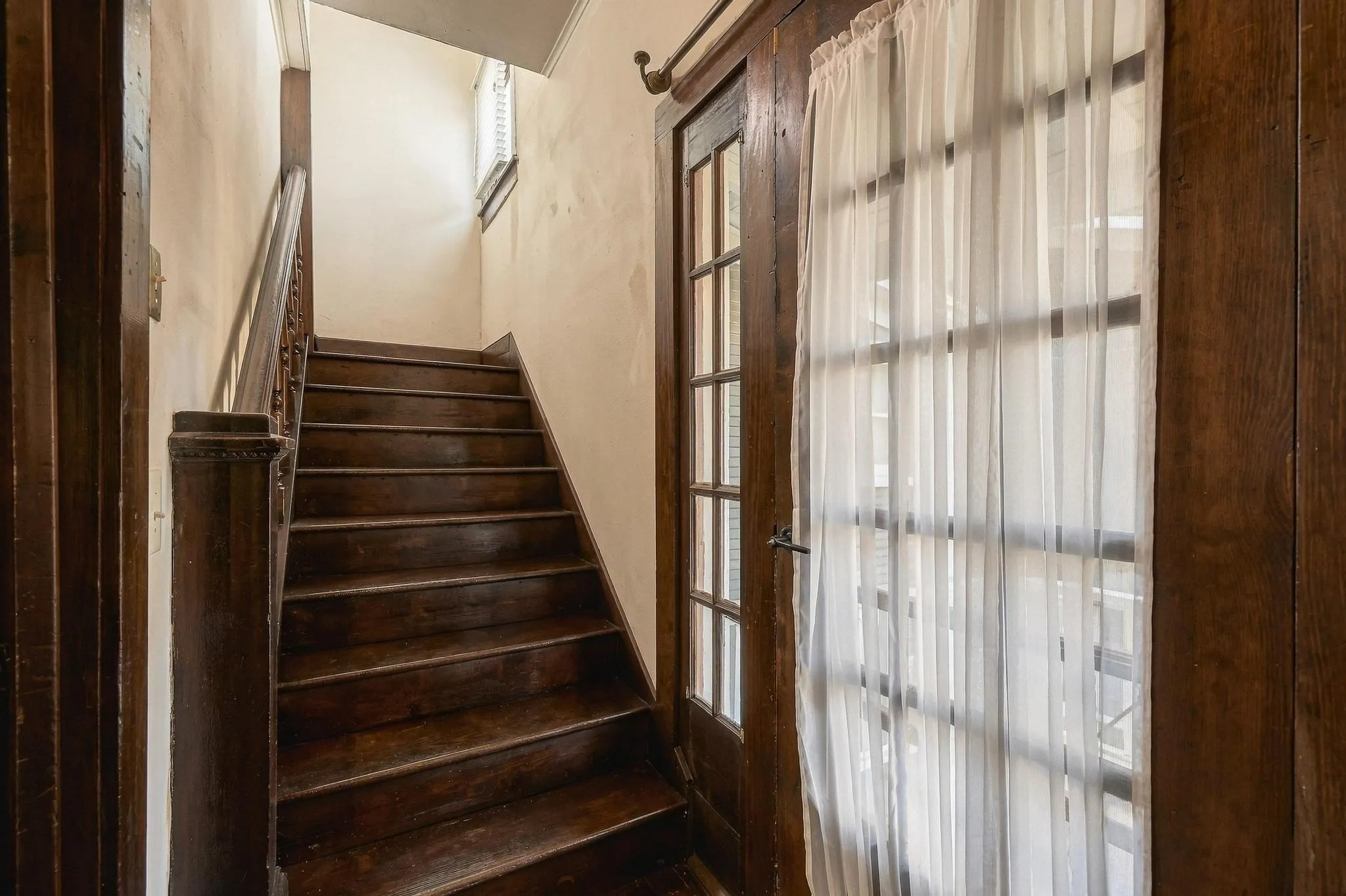 Single Family Residence For Sale in Grayson County , 701 E Main Street, Whitesboro, Texas 76273, 3 Bedroom, 2 Bathroom, Garage spaces, 2,547 Sqft, built in 1900, mls#21402012, Real Estate Agent in Whitesboro, Homes For Sale in Grayson county, Homes For Sale in Whitesboro, Realtor in Whitesboro Texas, Real Estate Brokerage Independent Realty Texas, Luminita Cordes Realtor