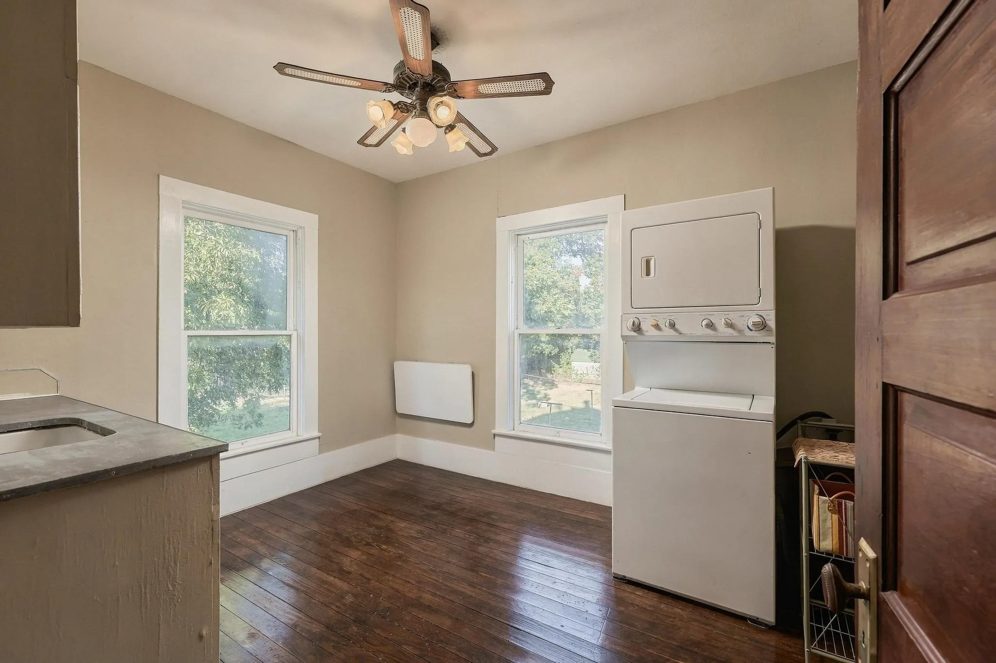 Single Family Residence For Sale in Grayson County , 701 E Main Street, Whitesboro, Texas 76273, 3 Bedroom, 2 Bathroom, Garage spaces, 2,547 Sqft, built in 1900, mls#21402012, Real Estate Agent in Whitesboro, Homes For Sale in Grayson county, Homes For Sale in Whitesboro, Realtor in Whitesboro Texas, Real Estate Brokerage Independent Realty Texas, Luminita Cordes Realtor