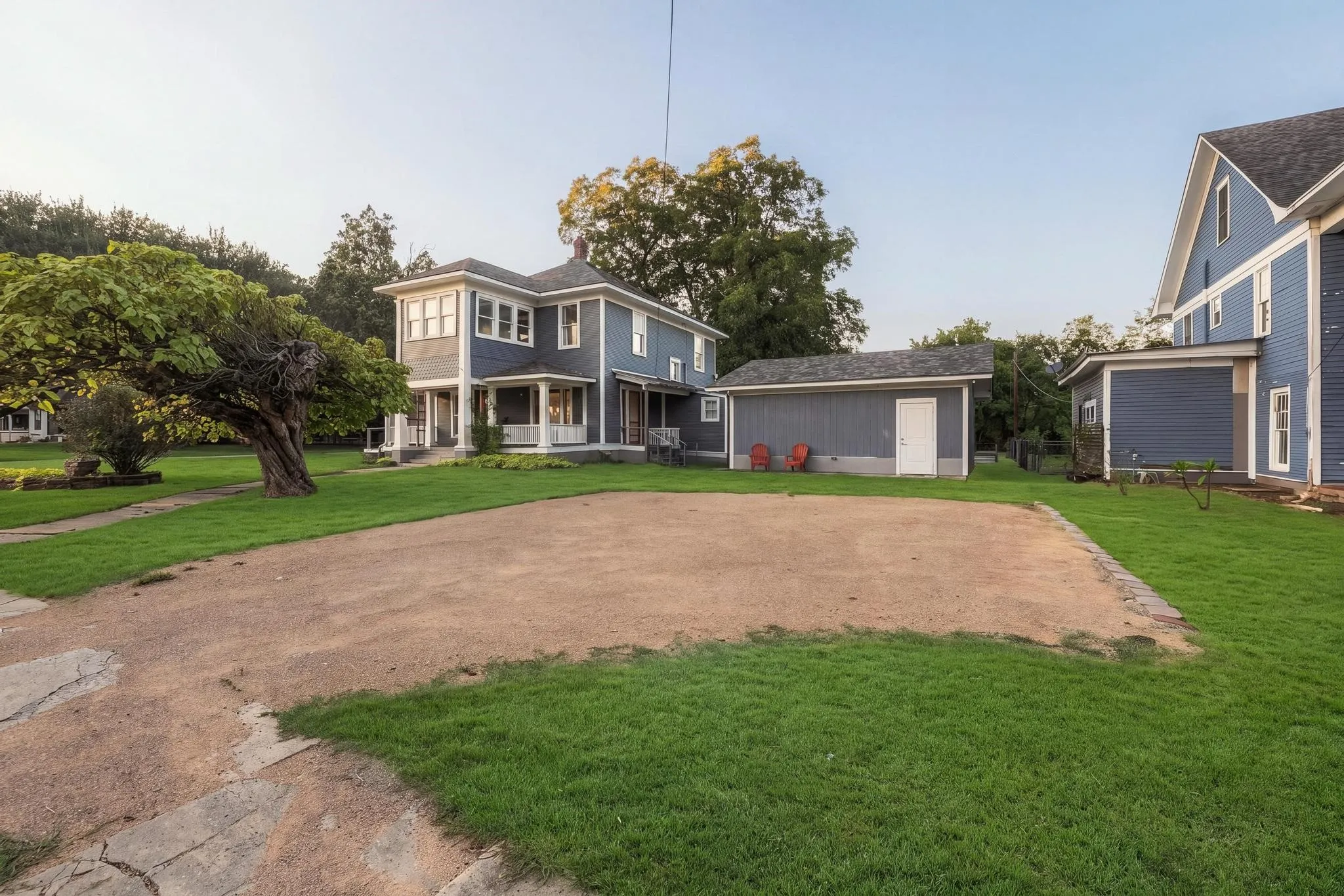 Single Family Residence For Sale in Grayson County , 701 E Main Street, Whitesboro, Texas 76273, 3 Bedroom, 2 Bathroom, Garage spaces, 2,547 Sqft, built in 1900, mls#21402012, Real Estate Agent in Whitesboro, Homes For Sale in Grayson county, Homes For Sale in Whitesboro, Realtor in Whitesboro Texas, Real Estate Brokerage Independent Realty Texas, Luminita Cordes Realtor