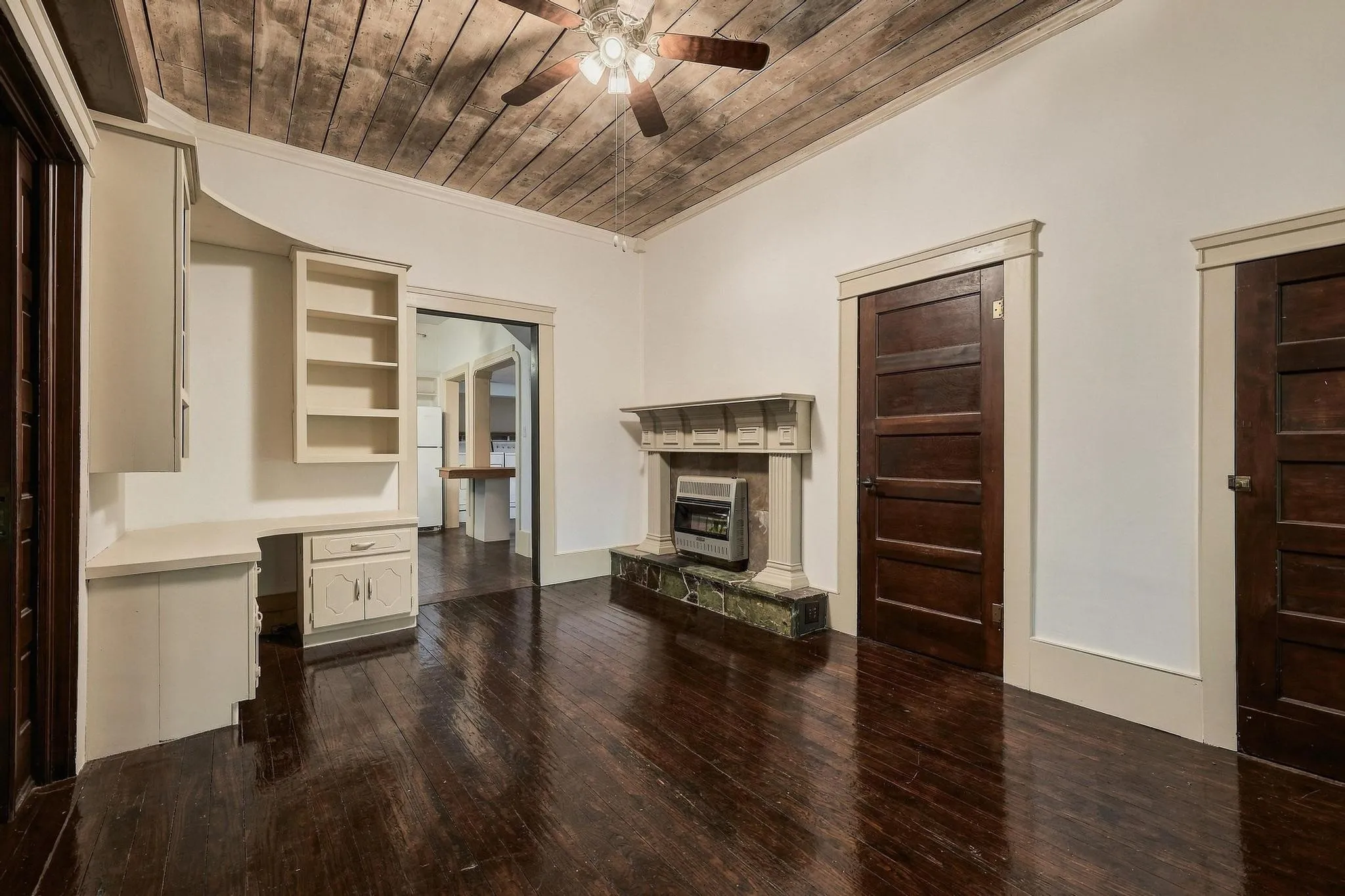 Single Family Residence For Sale in Grayson County , 701 E Main Street, Whitesboro, Texas 76273, 3 Bedroom, 2 Bathroom, Garage spaces, 2,547 Sqft, built in 1900, mls#21402012, Real Estate Agent in Whitesboro, Homes For Sale in Grayson county, Homes For Sale in Whitesboro, Realtor in Whitesboro Texas, Real Estate Brokerage Independent Realty Texas, Luminita Cordes Realtor