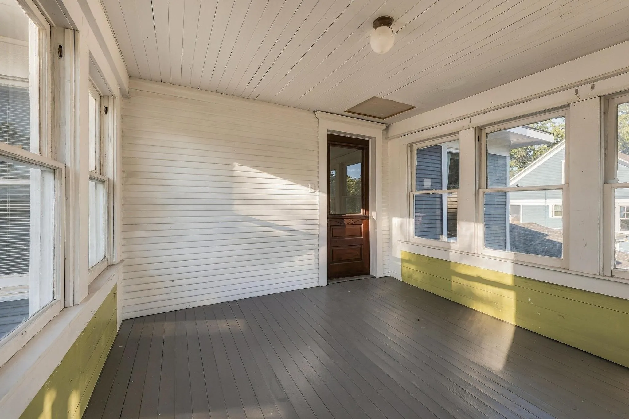 Single Family Residence For Sale in Grayson County , 701 E Main Street, Whitesboro, Texas 76273, 3 Bedroom, 2 Bathroom, Garage spaces, 2,547 Sqft, built in 1900, mls#21402012, Real Estate Agent in Whitesboro, Homes For Sale in Grayson county, Homes For Sale in Whitesboro, Realtor in Whitesboro Texas, Real Estate Brokerage Independent Realty Texas, Luminita Cordes Realtor