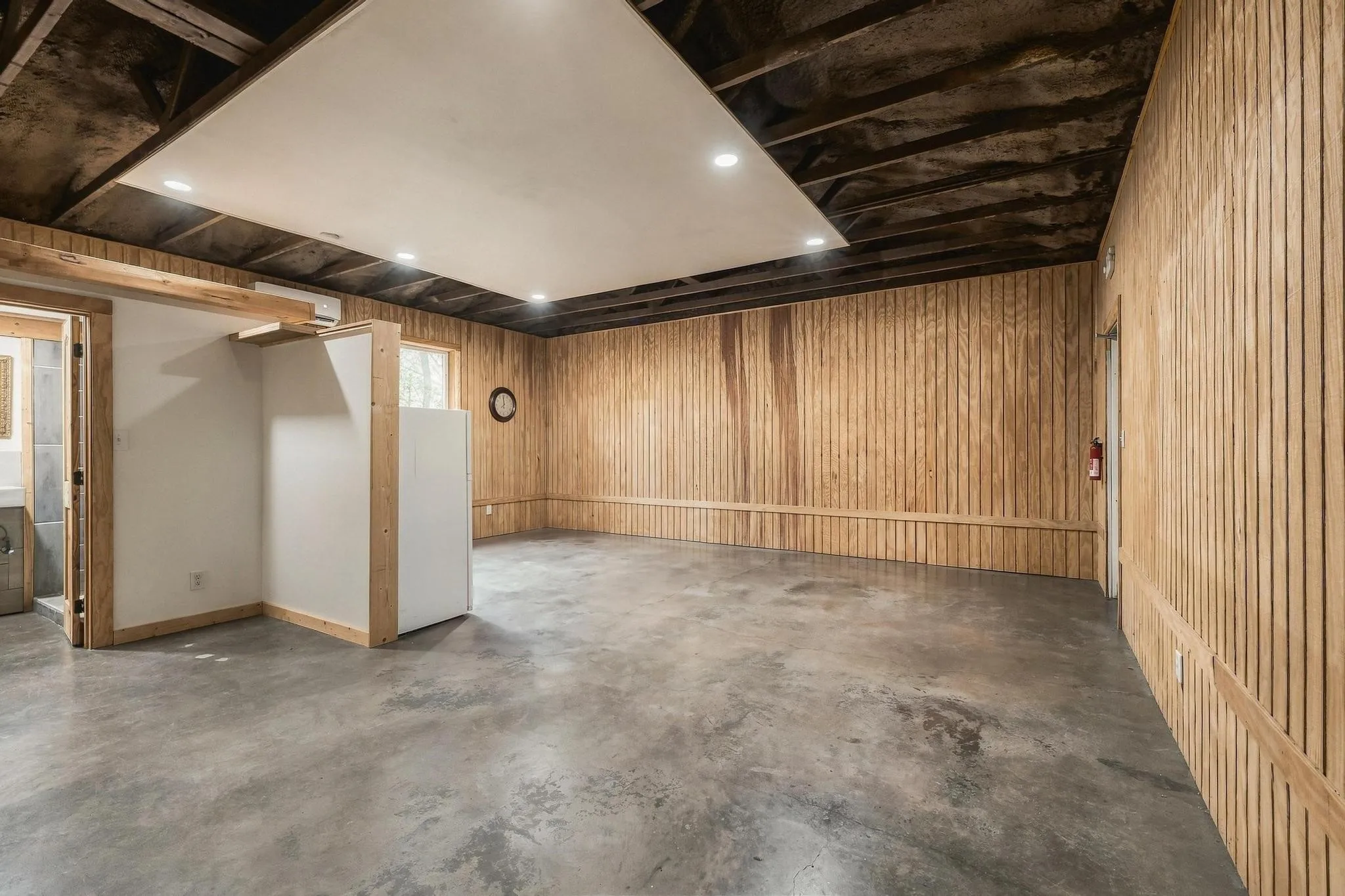Single Family Residence For Sale in Grayson County , 701 E Main Street, Whitesboro, Texas 76273, 3 Bedroom, 2 Bathroom, Garage spaces, 2,547 Sqft, built in 1900, mls#21402012, Real Estate Agent in Whitesboro, Homes For Sale in Grayson county, Homes For Sale in Whitesboro, Realtor in Whitesboro Texas, Real Estate Brokerage Independent Realty Texas, Luminita Cordes Realtor