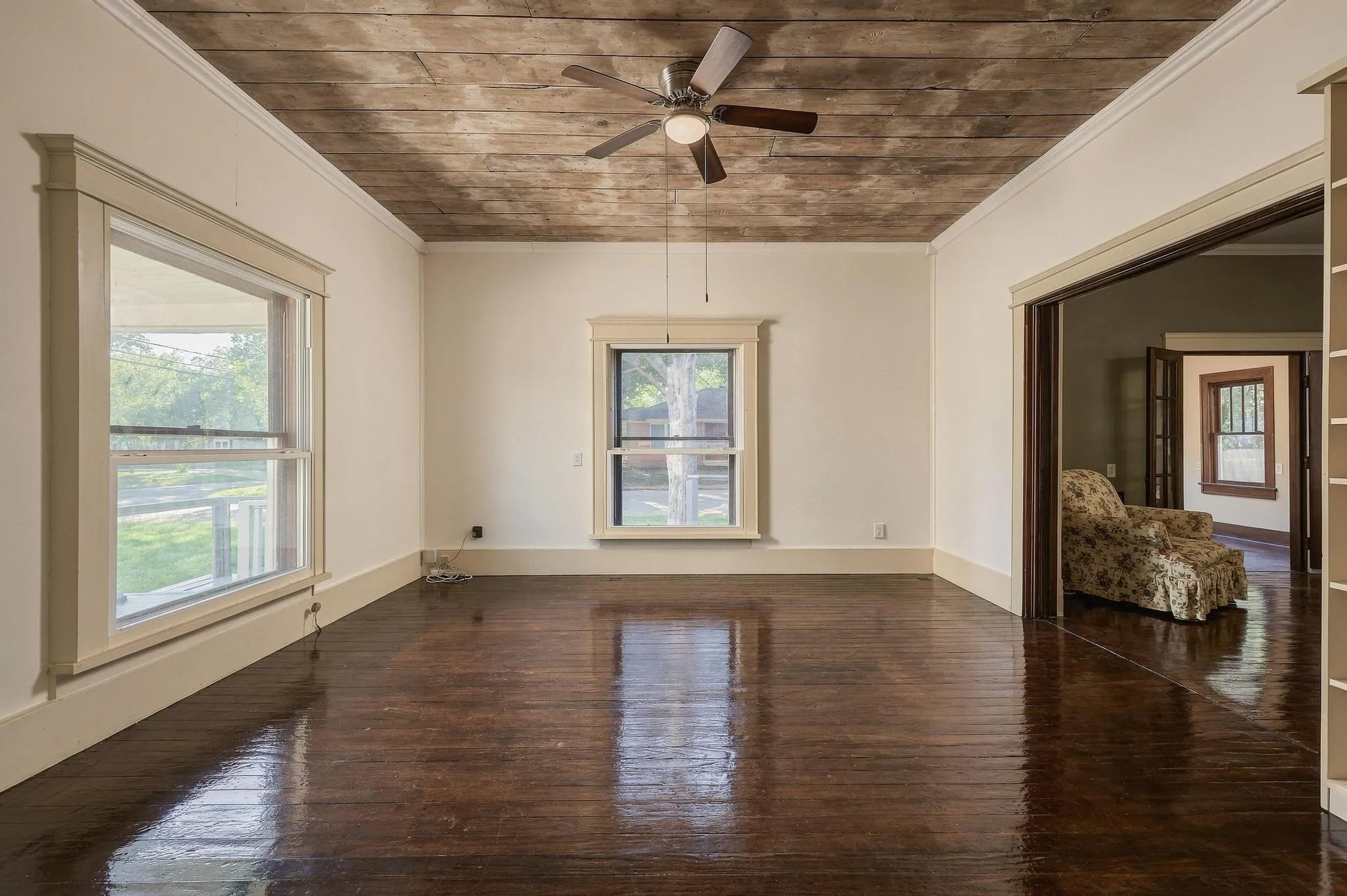 Single Family Residence For Sale in Grayson County , 701 E Main Street, Whitesboro, Texas 76273, 3 Bedroom, 2 Bathroom, Garage spaces, 2,547 Sqft, built in 1900, mls#21402012, Real Estate Agent in Whitesboro, Homes For Sale in Grayson county, Homes For Sale in Whitesboro, Realtor in Whitesboro Texas, Real Estate Brokerage Independent Realty Texas, Luminita Cordes Realtor