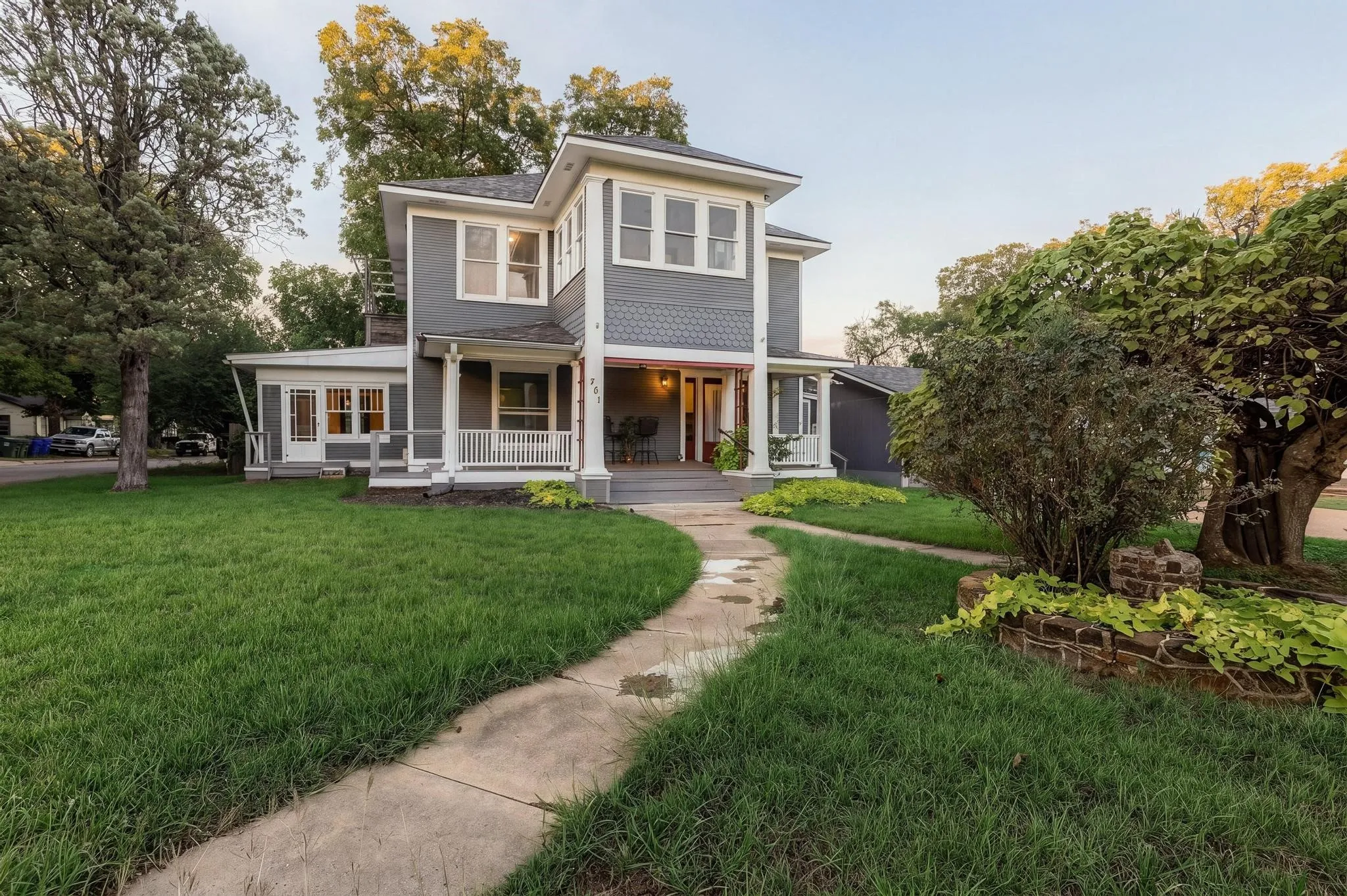 Single Family Residence For Sale in Grayson County , 701 E Main Street, Whitesboro, Texas 76273, 3 Bedroom, 2 Bathroom, Garage spaces, 2,547 Sqft, built in 1900, mls#21402012, Real Estate Agent in Whitesboro, Homes For Sale in Grayson county, Homes For Sale in Whitesboro, Realtor in Whitesboro Texas, Real Estate Brokerage Independent Realty Texas, Luminita Cordes Realtor