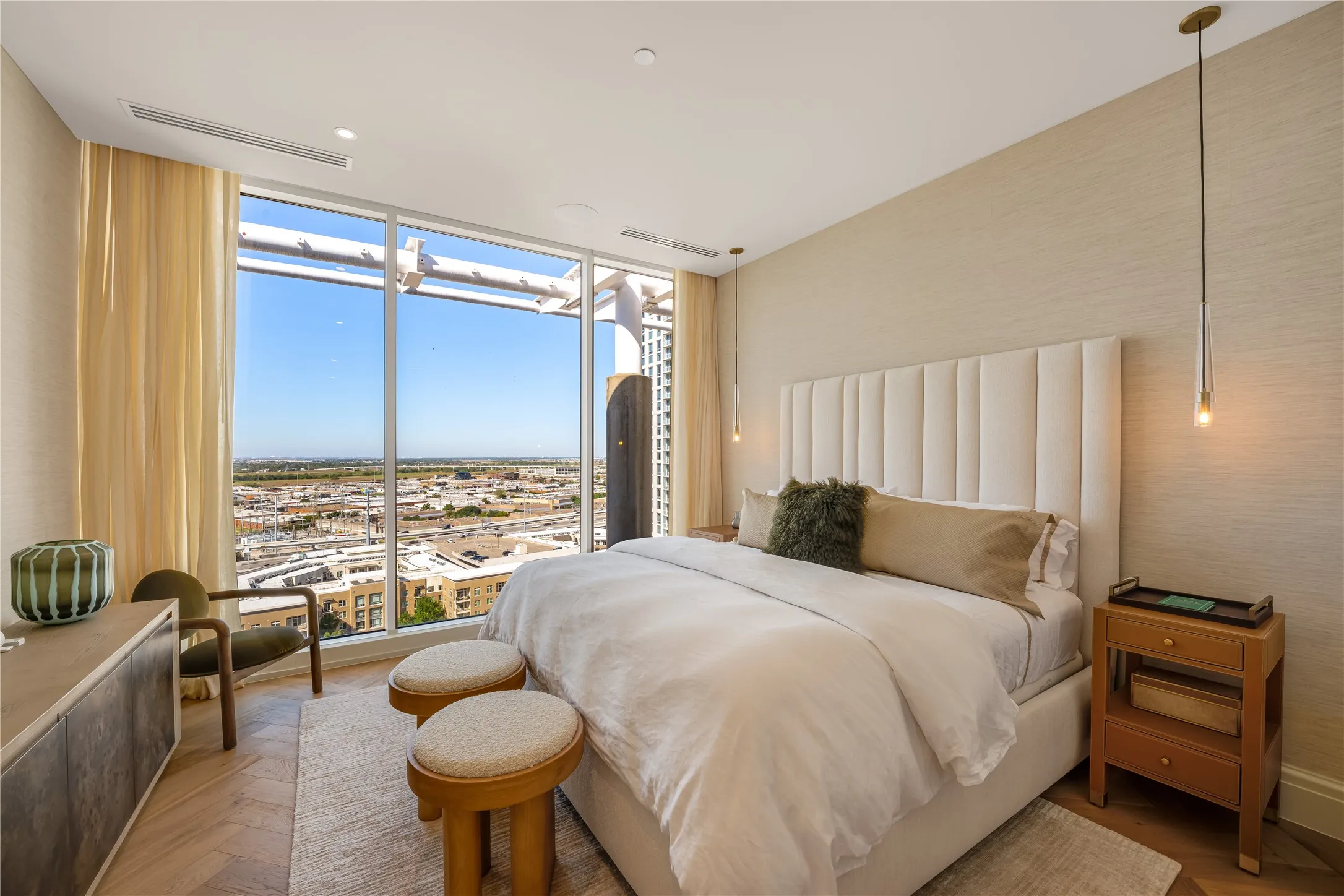 Condominium For Sale in Dallas County , 2408 Victory Park Lane 1442, Dallas, Texas 75219, 2 Bedroom, 3 Bathroom, 2 Garage spaces, 2,435 Sqft, built in 2005, mls#21404134, Real Estate Agent in Dallas, Homes For Sale in Dallas county, Homes For Sale in Dallas, Realtor in Dallas Texas, Real Estate Brokerage Independent Realty Texas, Luminita Cordes Realtor