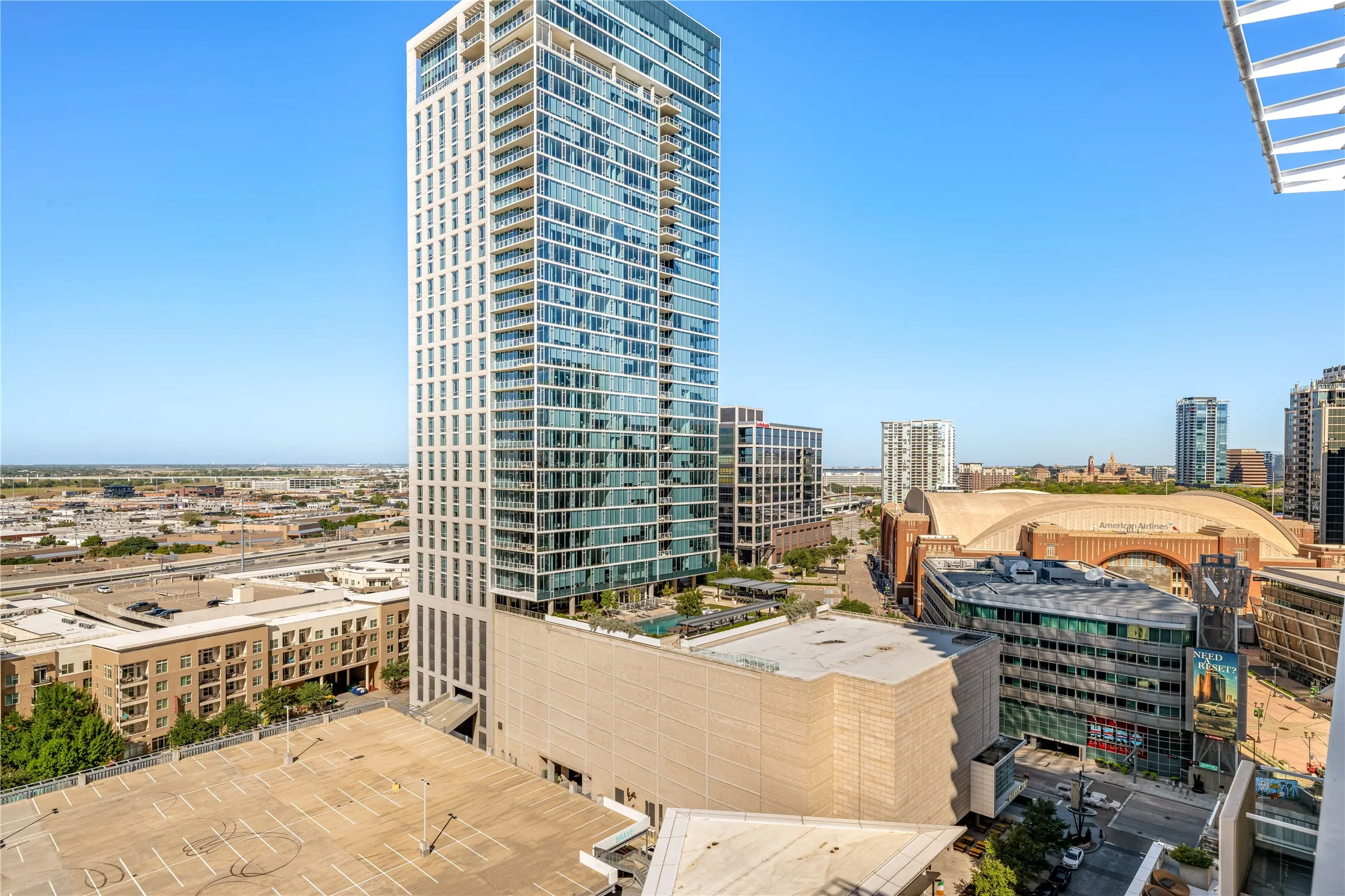 Condominium For Sale in Dallas County , 2408 Victory Park Lane 1442, Dallas, Texas 75219, 2 Bedroom, 3 Bathroom, 2 Garage spaces, 2,435 Sqft, built in 2005, mls#21404134, Real Estate Agent in Dallas, Homes For Sale in Dallas county, Homes For Sale in Dallas, Realtor in Dallas Texas, Real Estate Brokerage Independent Realty Texas, Luminita Cordes Realtor