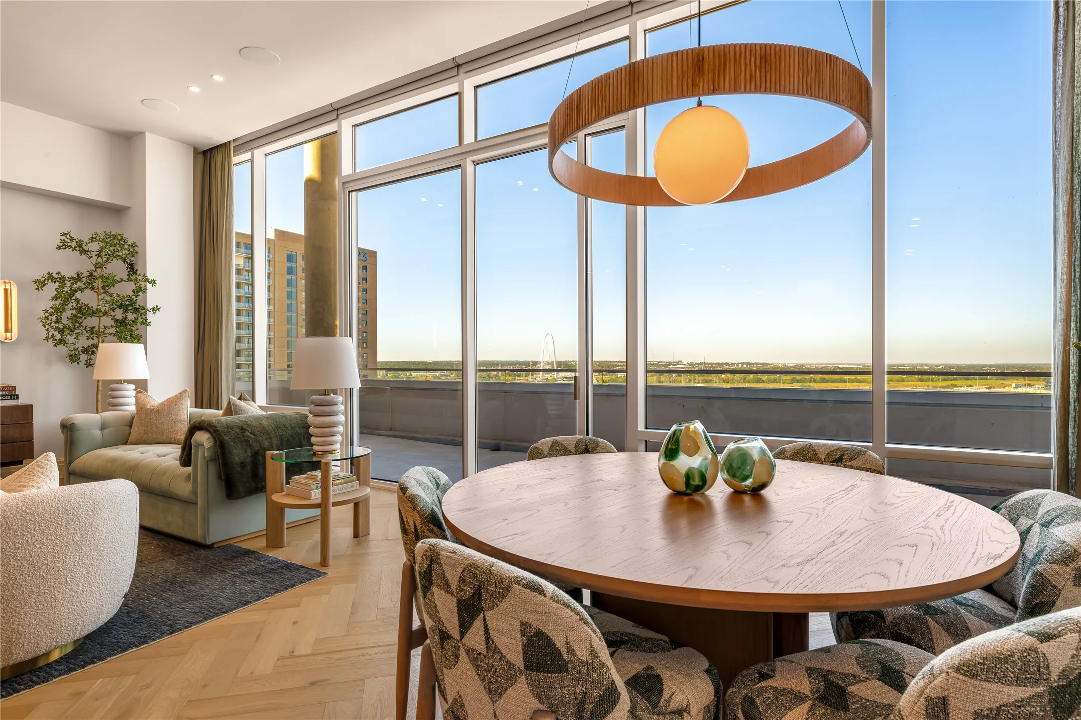 Condominium For Sale in Dallas County , 2408 Victory Park Lane 1442, Dallas, Texas 75219, 2 Bedroom, 3 Bathroom, 2 Garage spaces, 2,435 Sqft, built in 2005, mls#21404134, Real Estate Agent in Dallas, Homes For Sale in Dallas county, Homes For Sale in Dallas, Realtor in Dallas Texas, Real Estate Brokerage Independent Realty Texas, Luminita Cordes Realtor